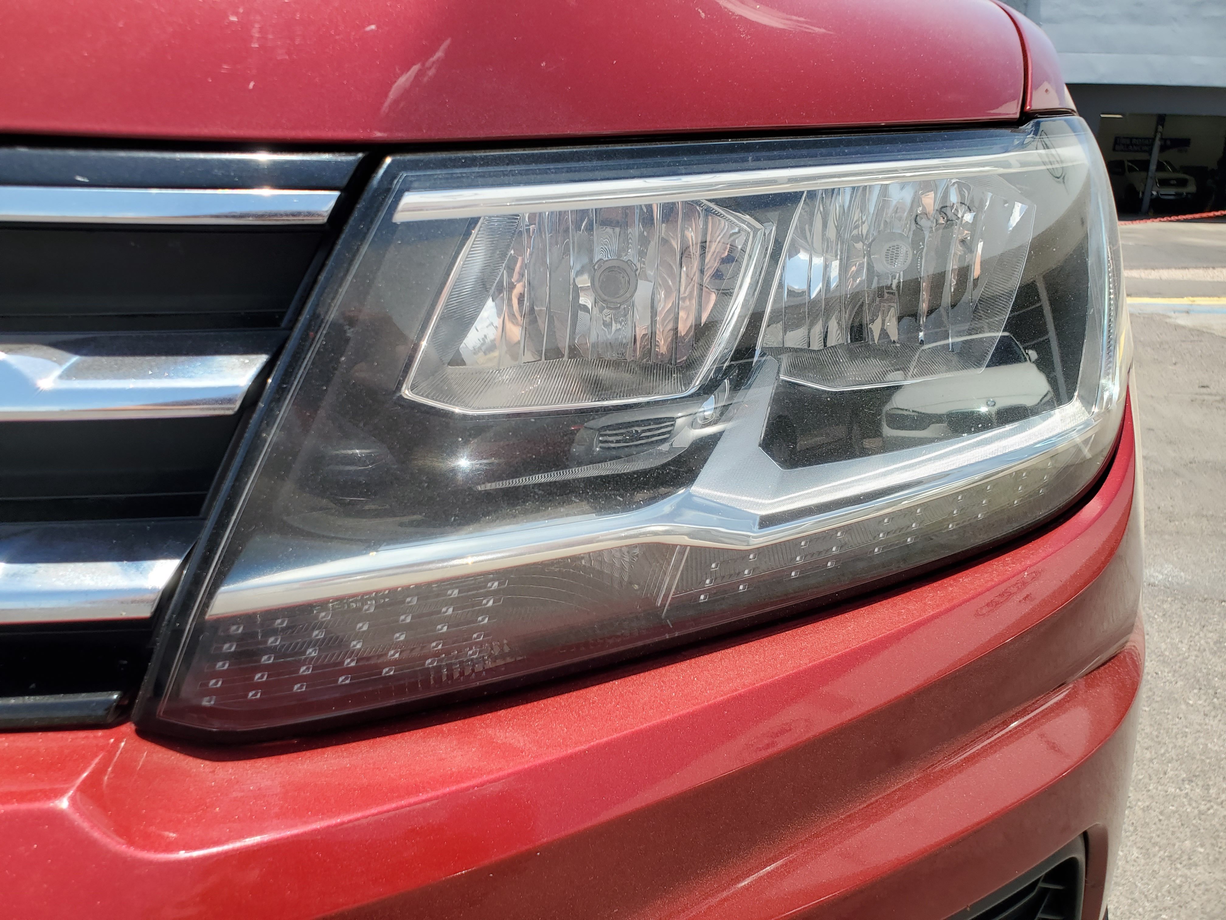 RED, 2019 VOLKSWAGEN TIGUAN Image 9