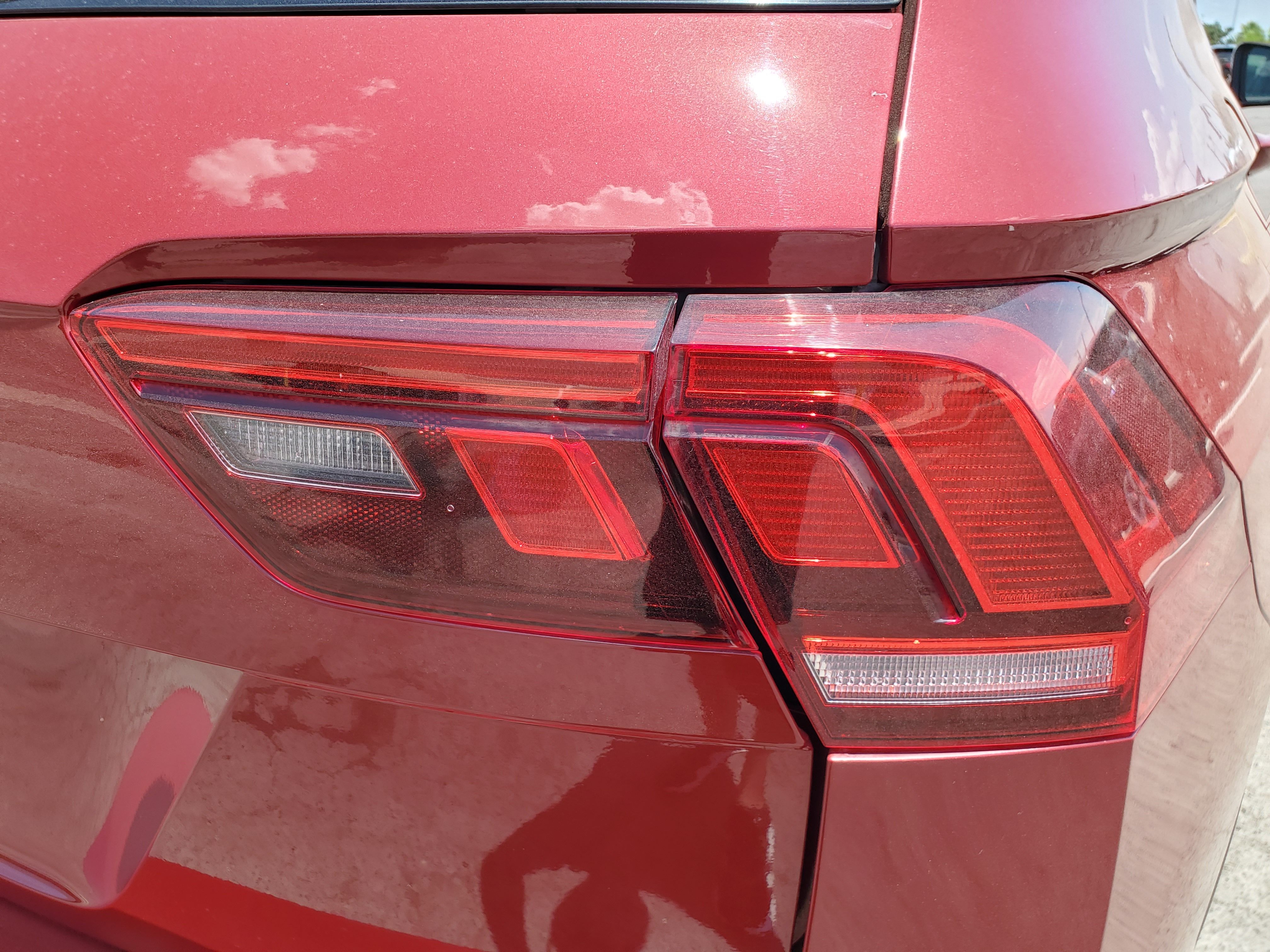 RED, 2019 VOLKSWAGEN TIGUAN Image 12