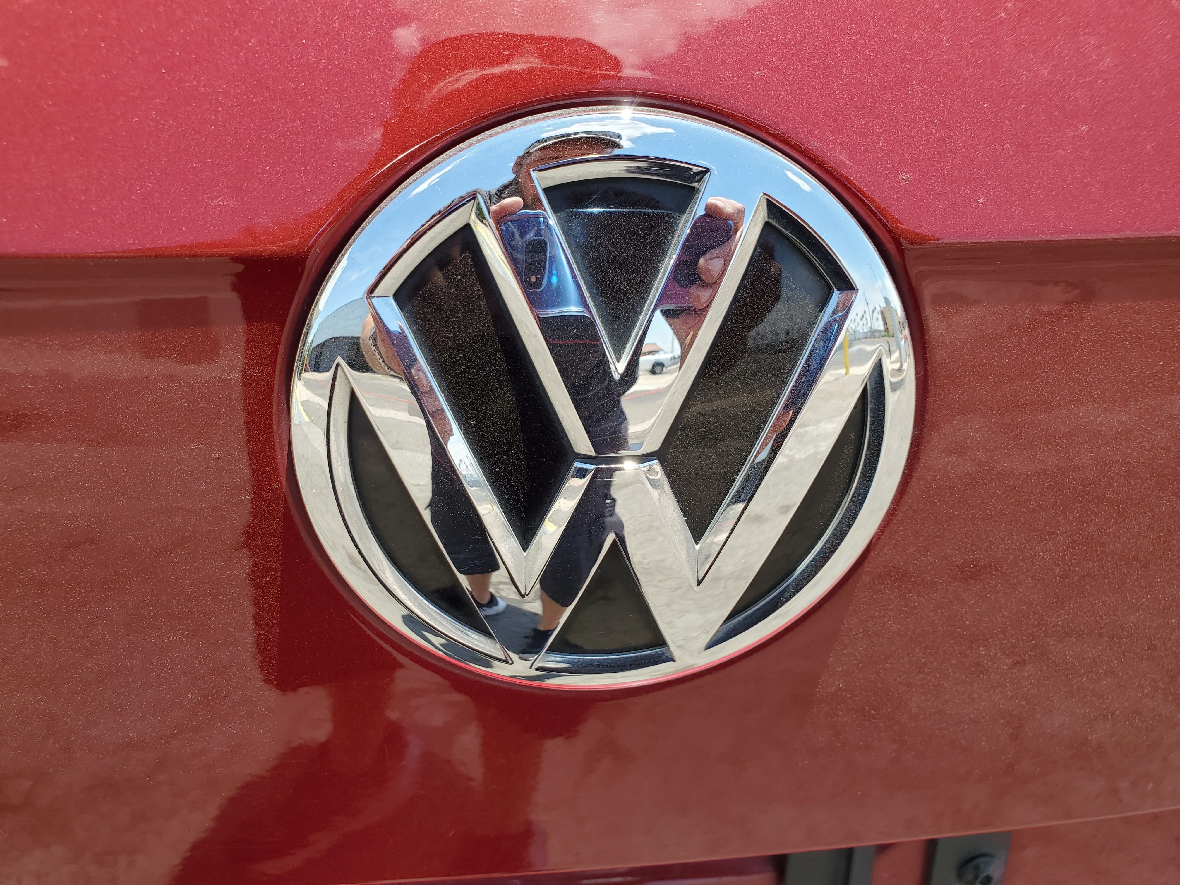RED, 2019 VOLKSWAGEN TIGUAN Image 13