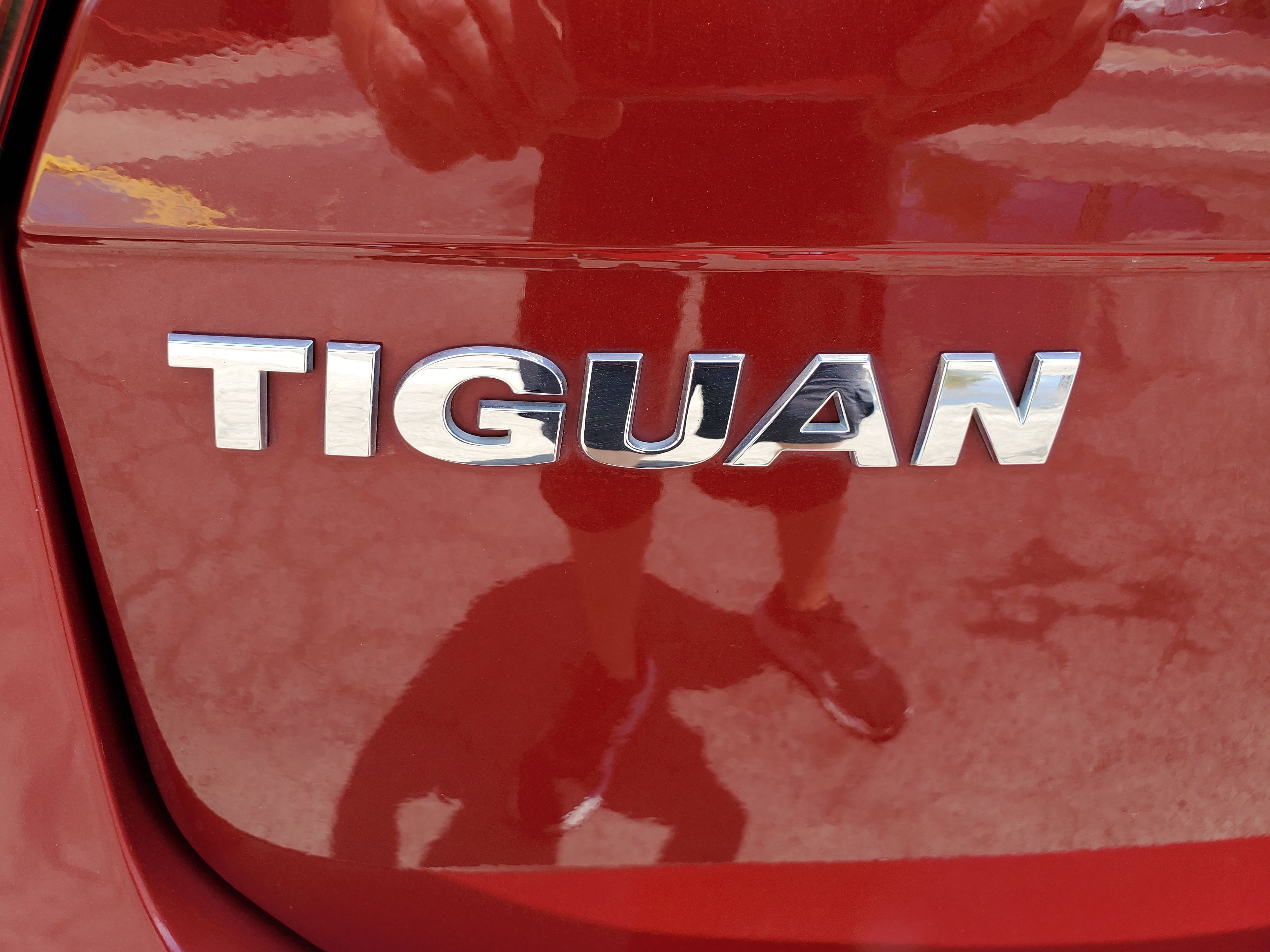 RED, 2019 VOLKSWAGEN TIGUAN Image 14