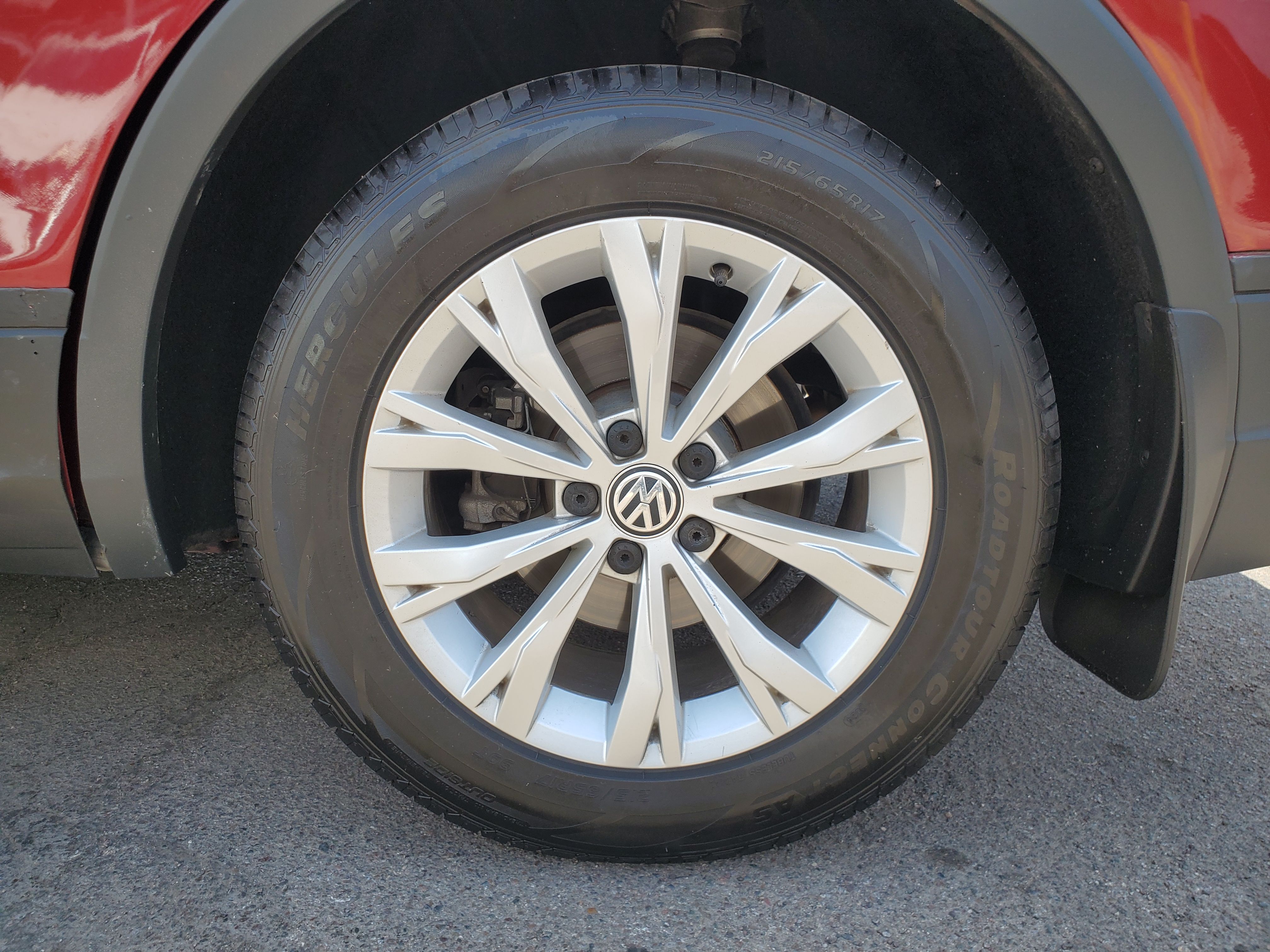 RED, 2019 VOLKSWAGEN TIGUAN Image 15