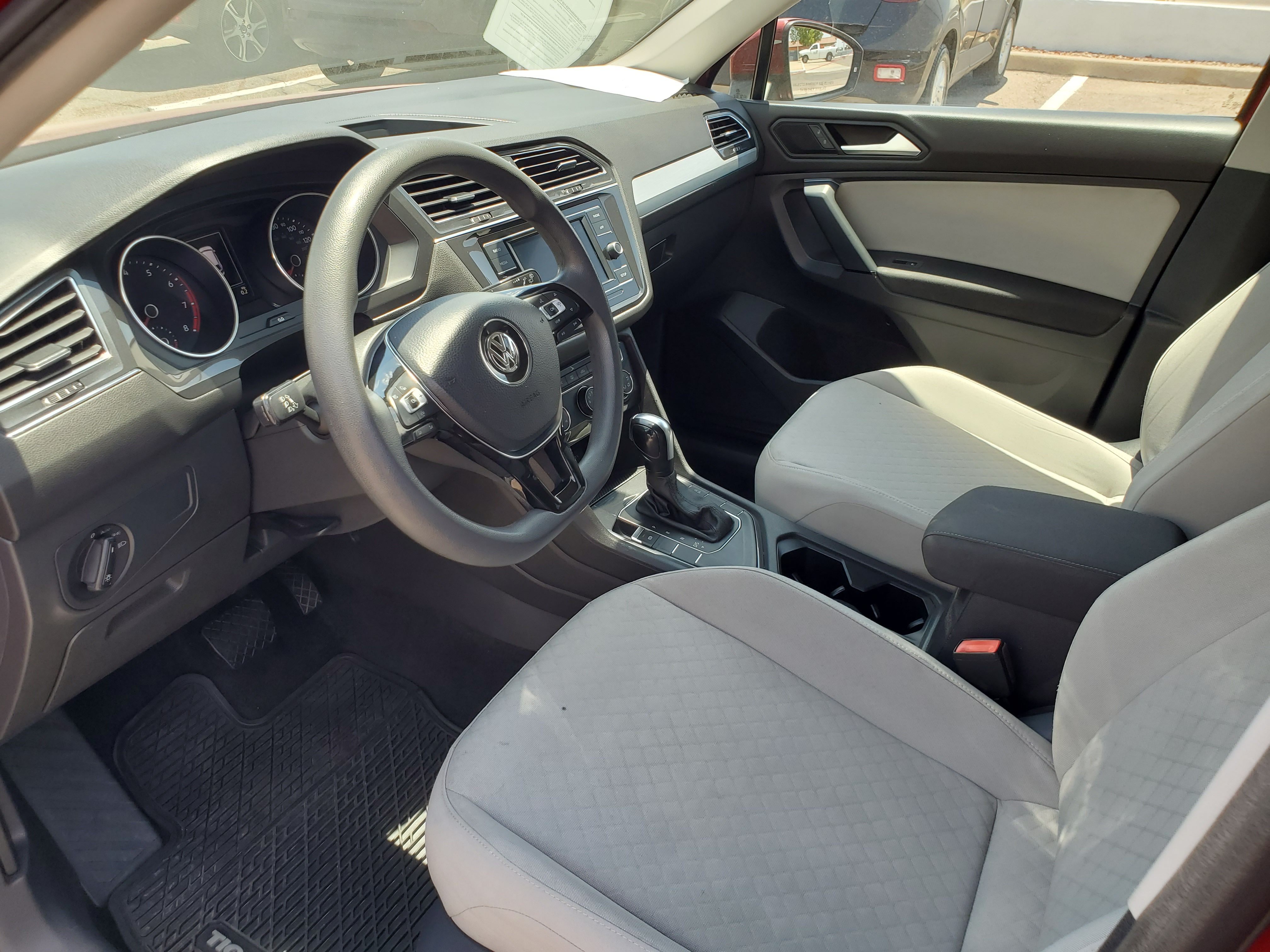 RED, 2019 VOLKSWAGEN TIGUAN Image 19