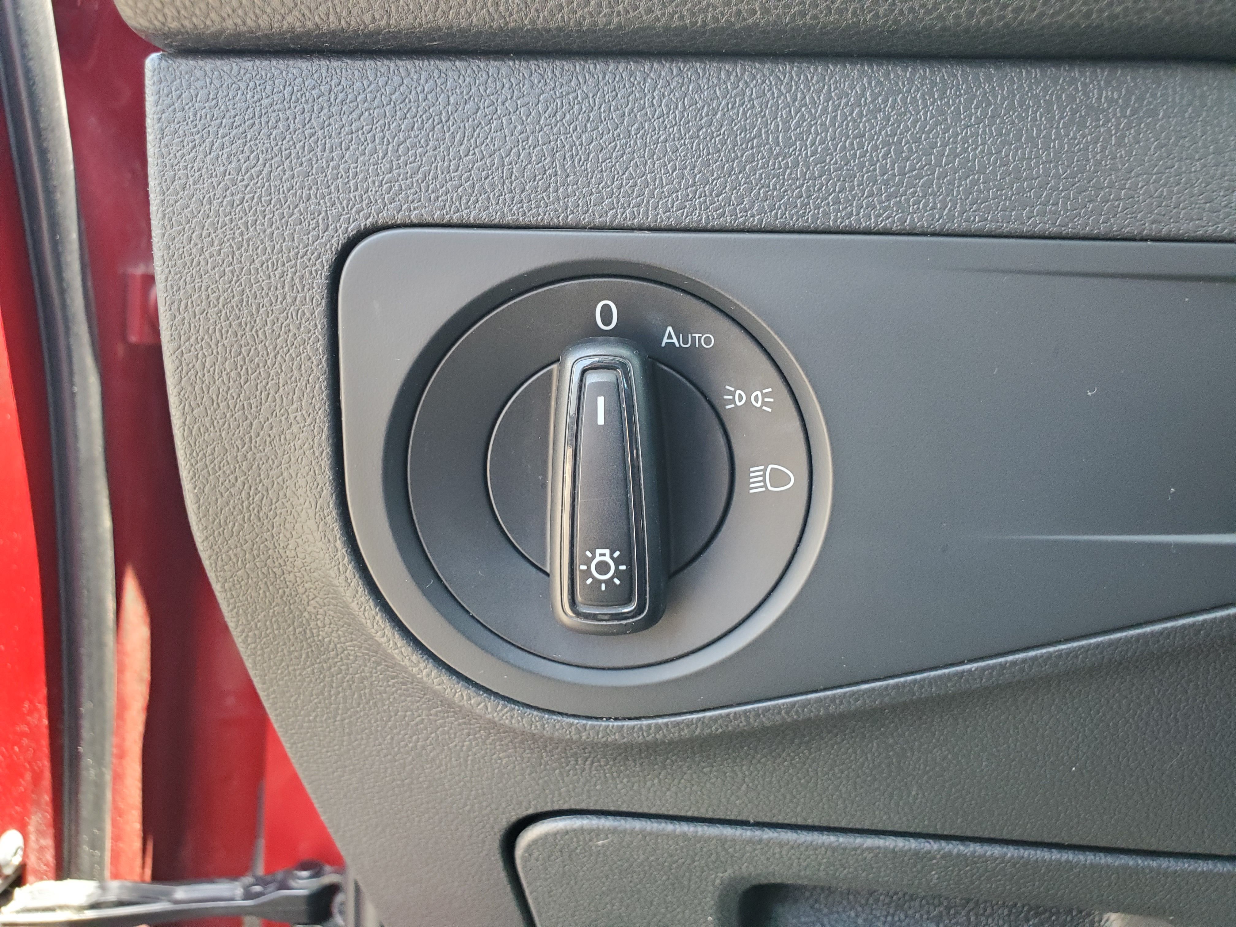 RED, 2019 VOLKSWAGEN TIGUAN Image 26