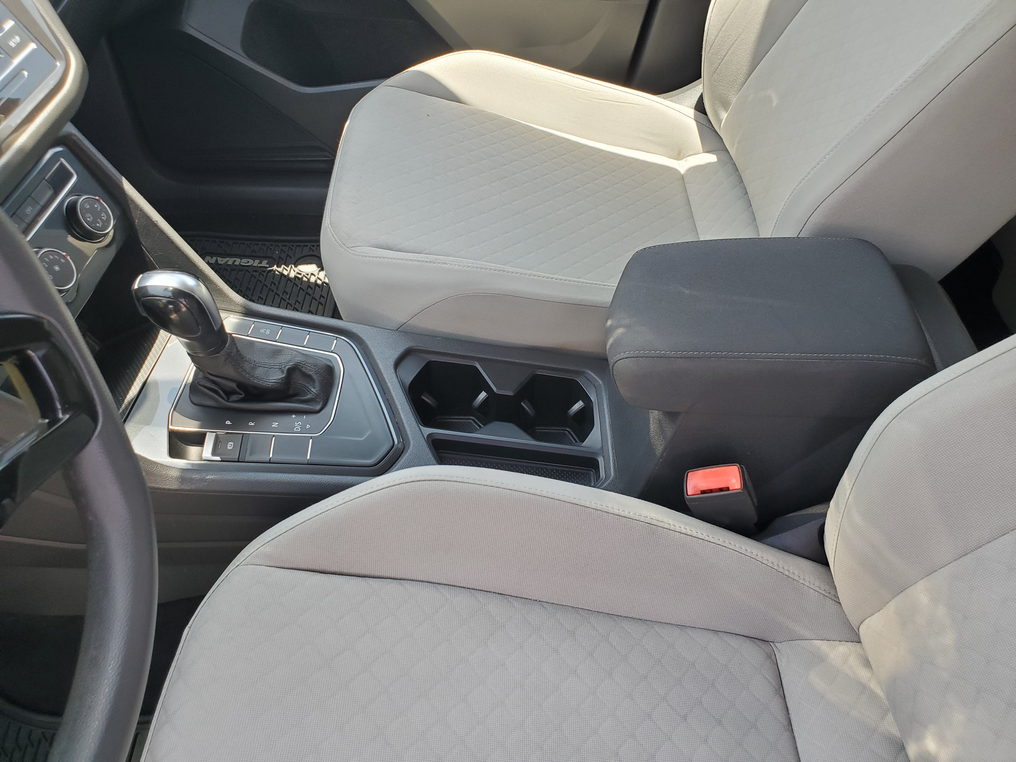 RED, 2019 VOLKSWAGEN TIGUAN Image 31