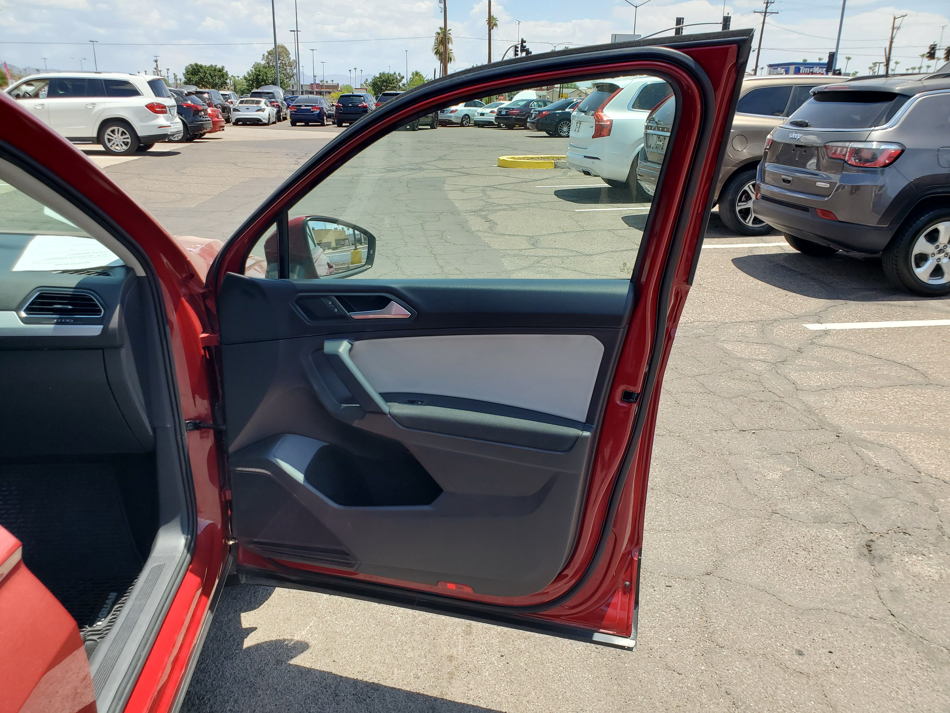 RED, 2019 VOLKSWAGEN TIGUAN Image 33