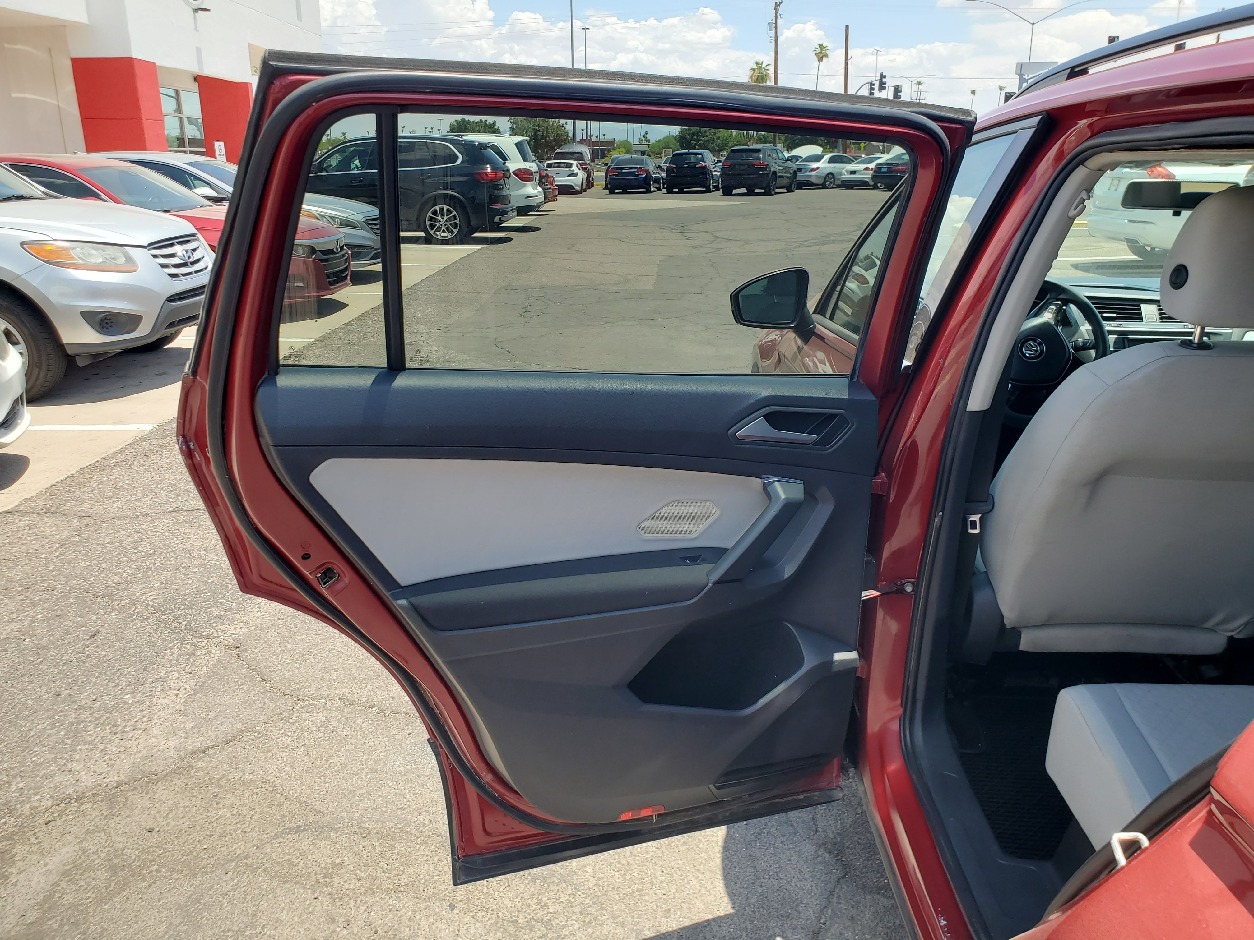 RED, 2019 VOLKSWAGEN TIGUAN Image 36