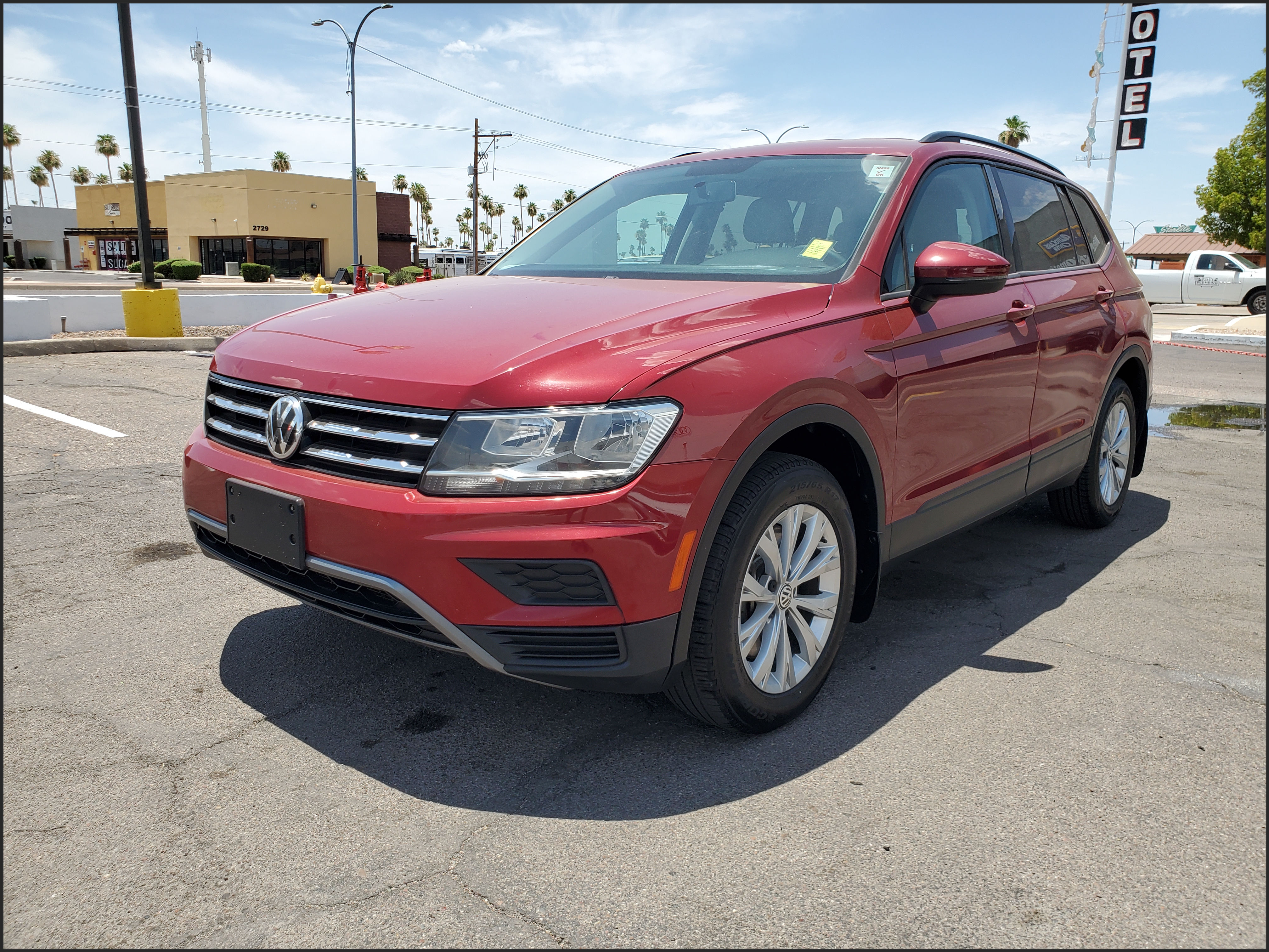 RED, 2019 VOLKSWAGEN TIGUAN Image 