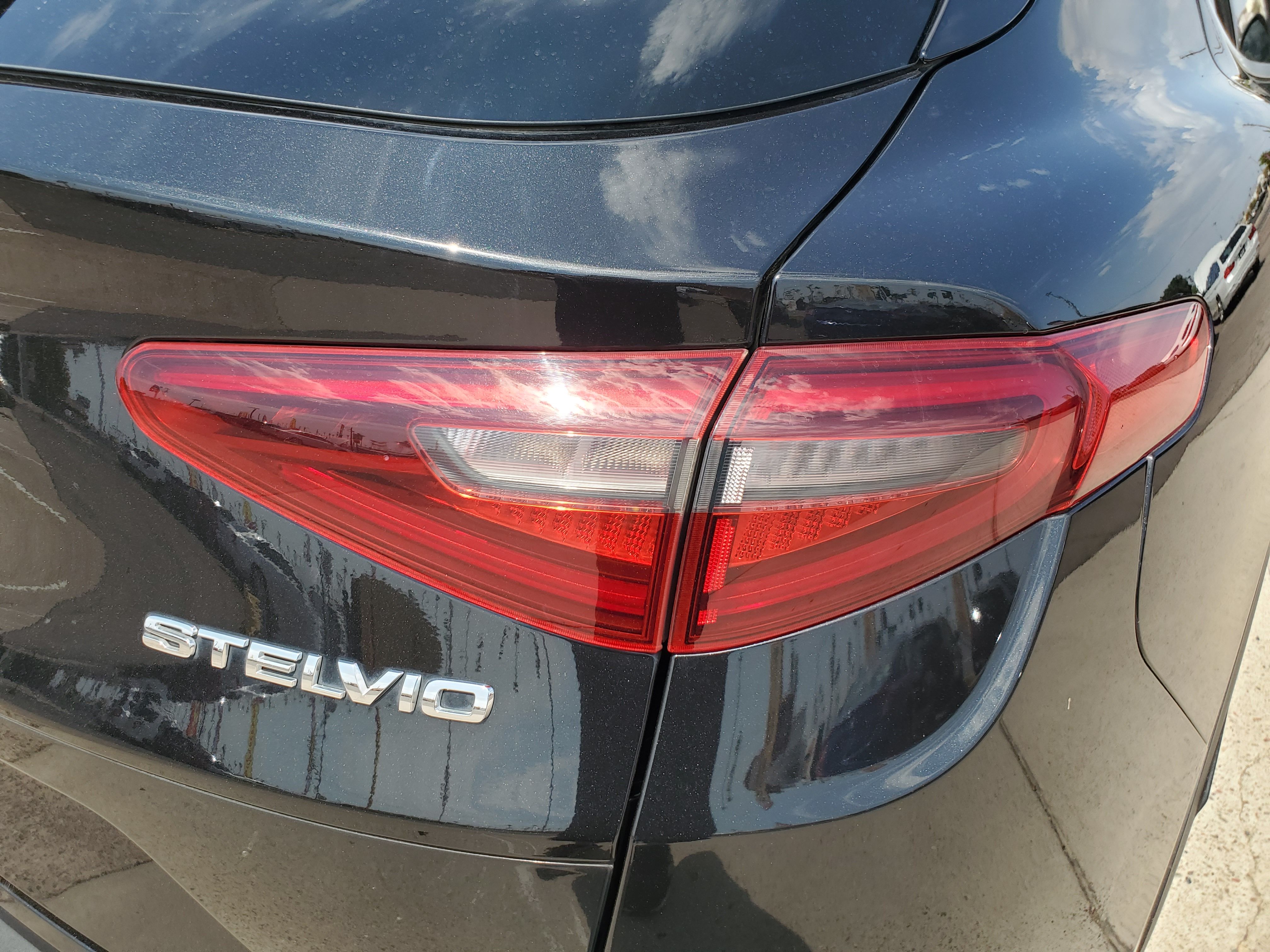 BLACK, 2018 ALFA ROMEO STELVIO Image 13