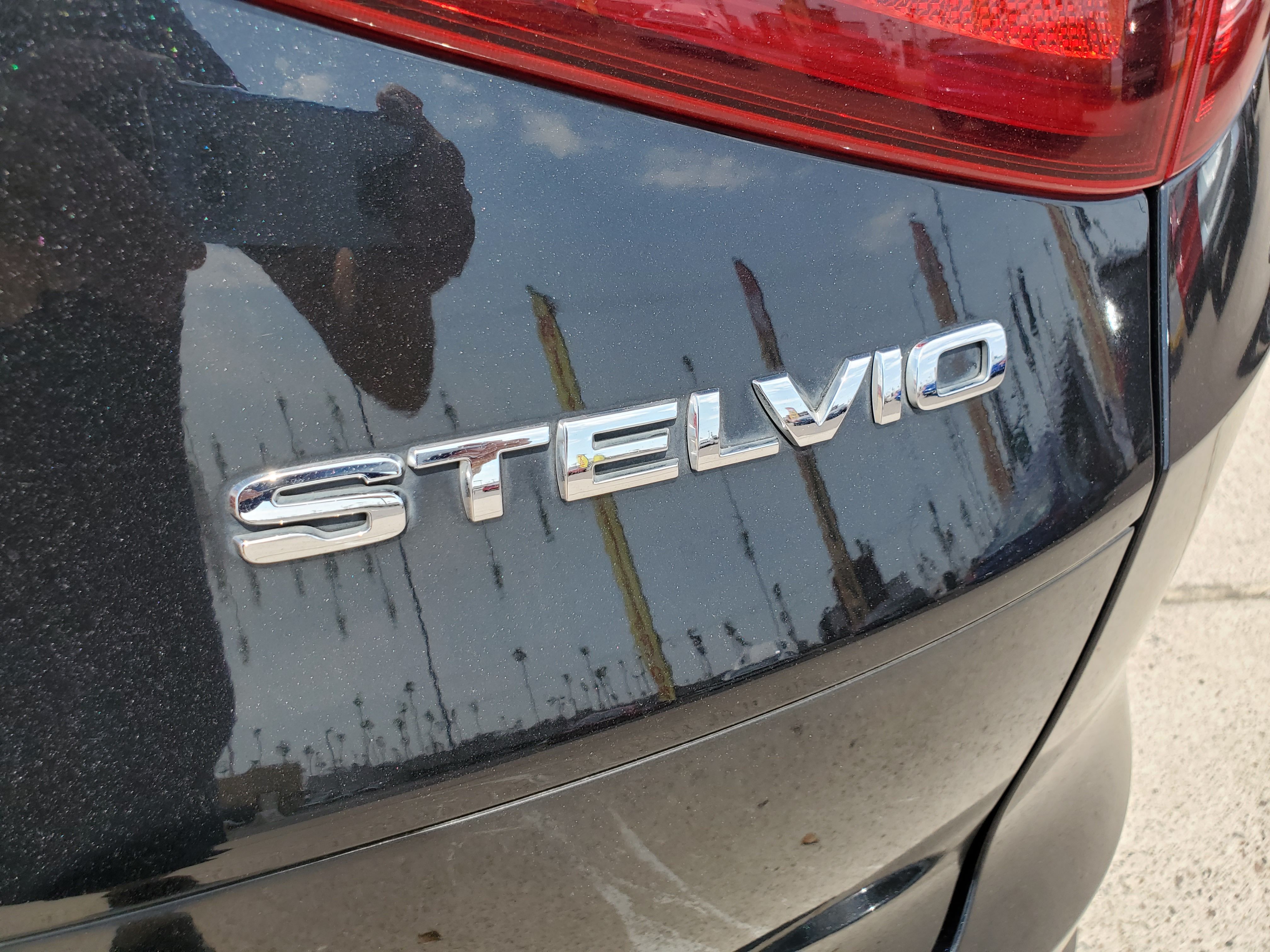BLACK, 2018 ALFA ROMEO STELVIO Image 15