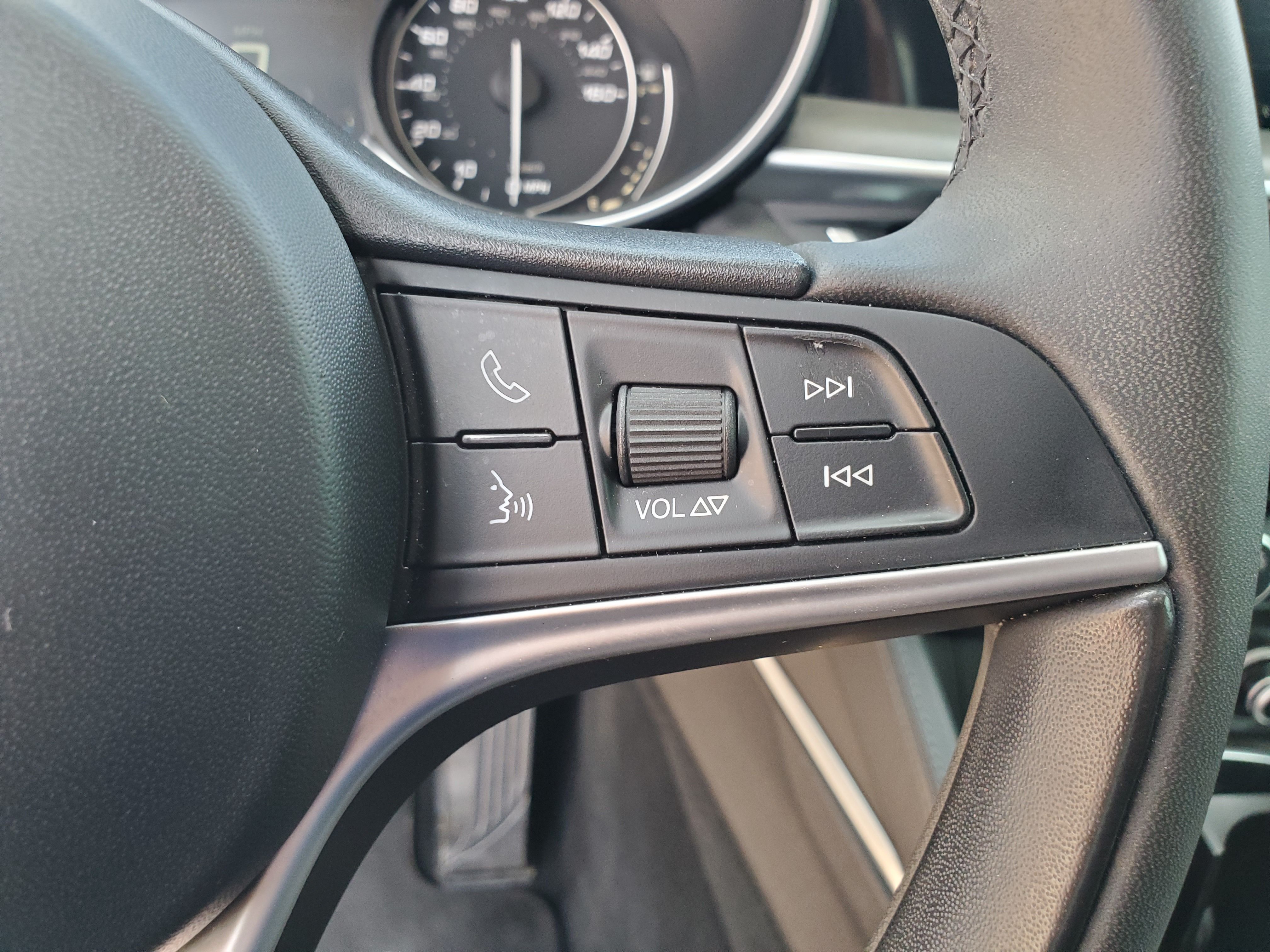 BLACK, 2018 ALFA ROMEO STELVIO Image 24