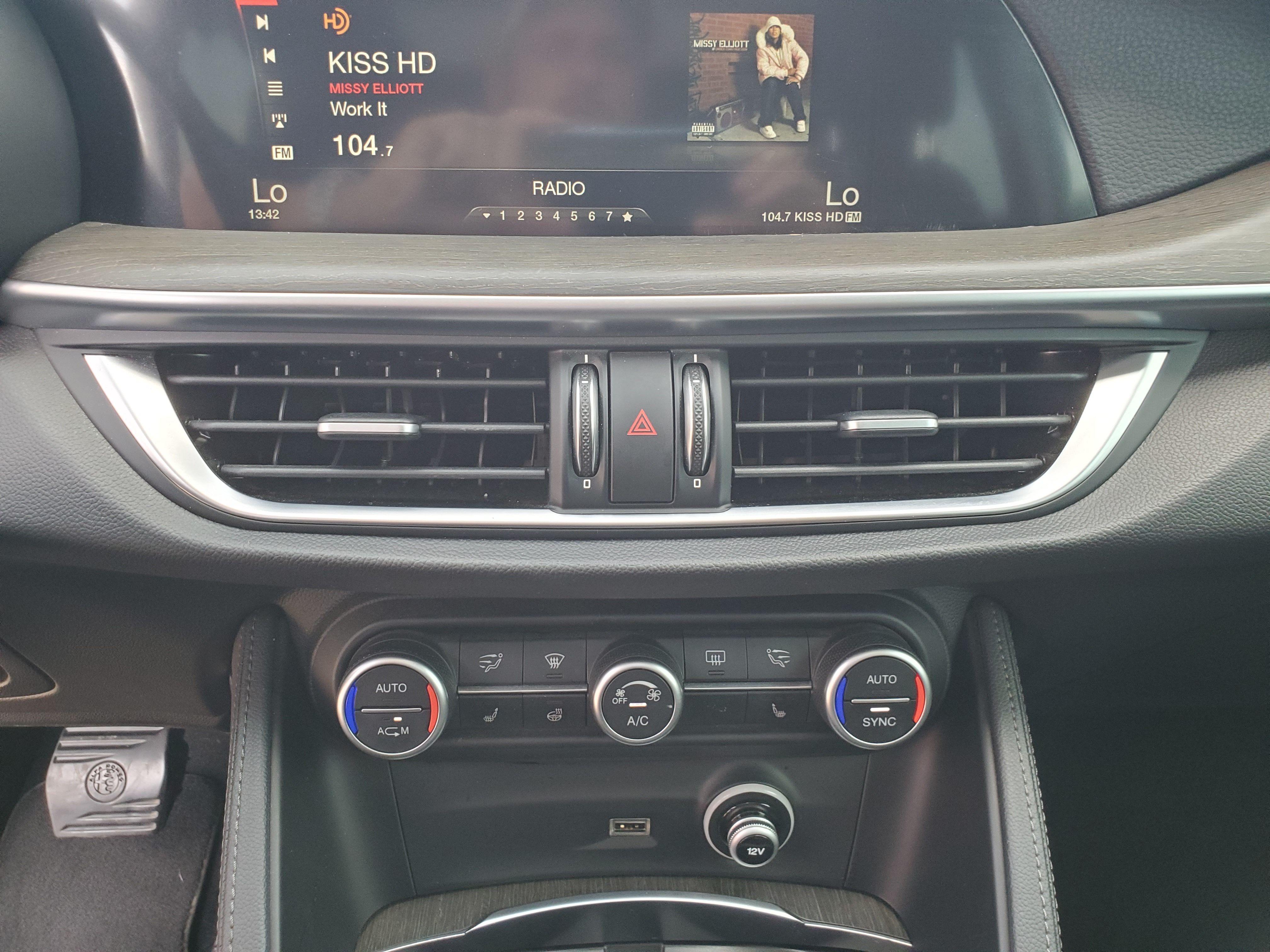 BLACK, 2018 ALFA ROMEO STELVIO Image 30
