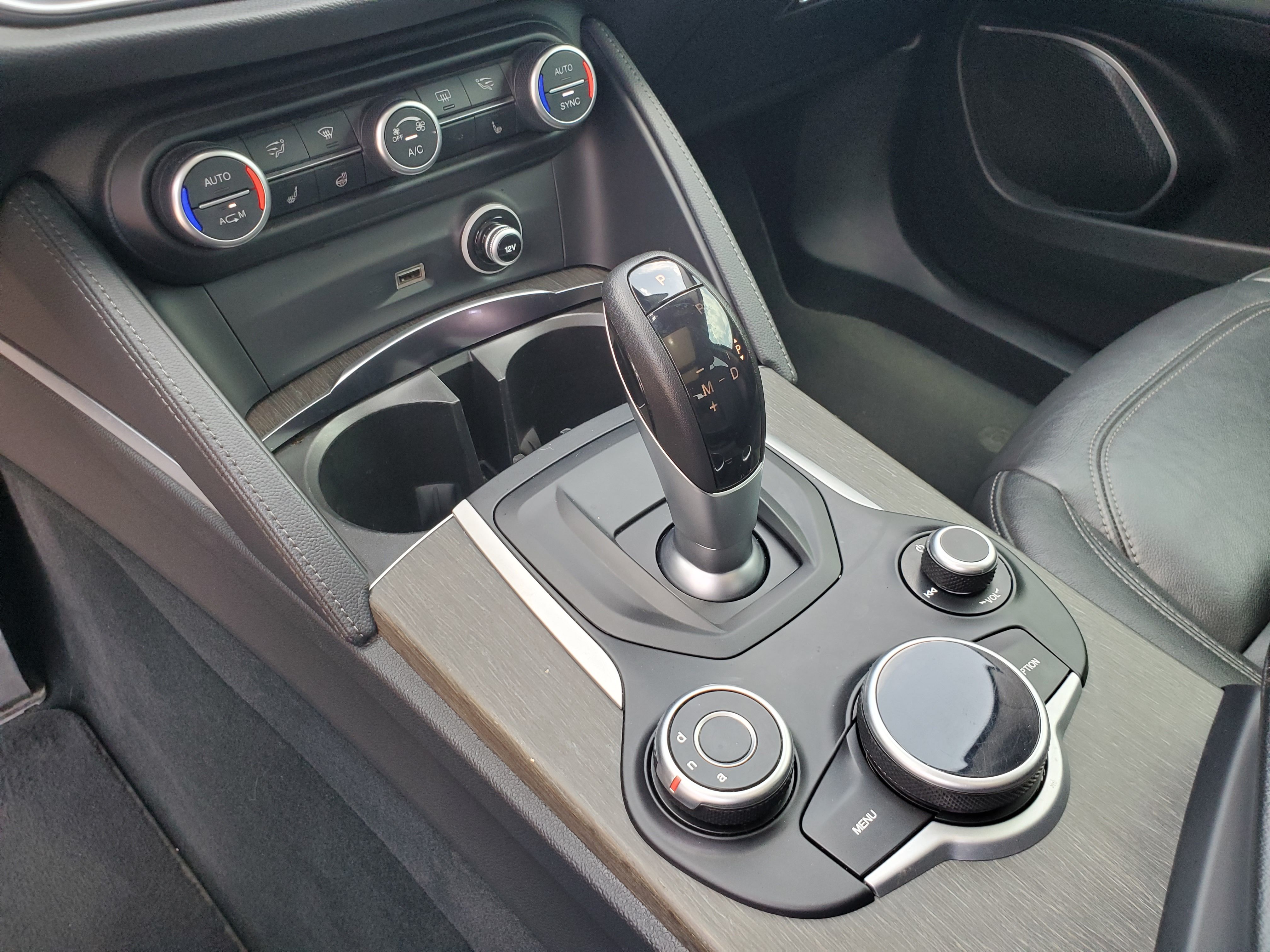 BLACK, 2018 ALFA ROMEO STELVIO Image 32