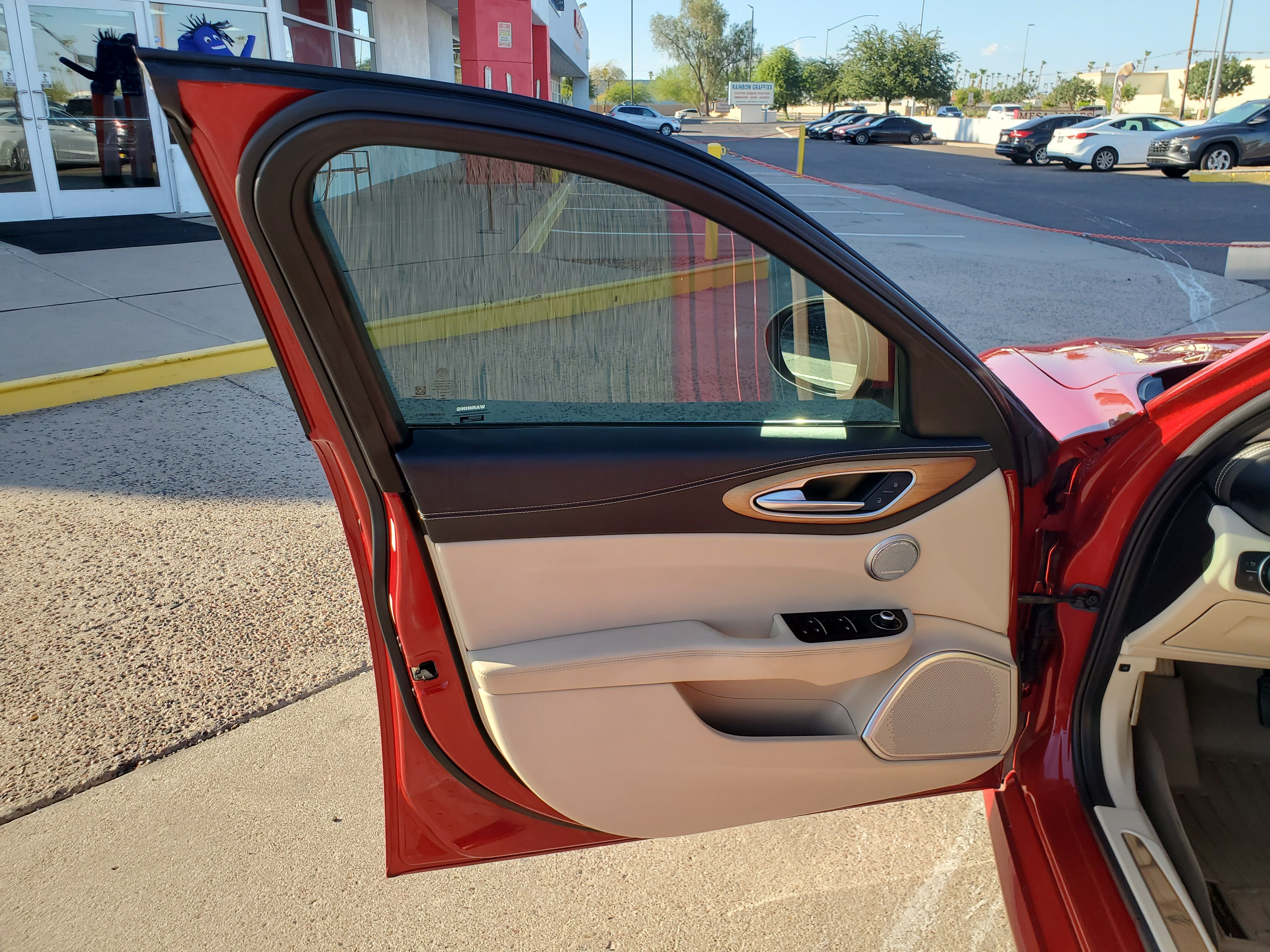 RED, 2017 ALFA ROMEO GIULIA Image 18