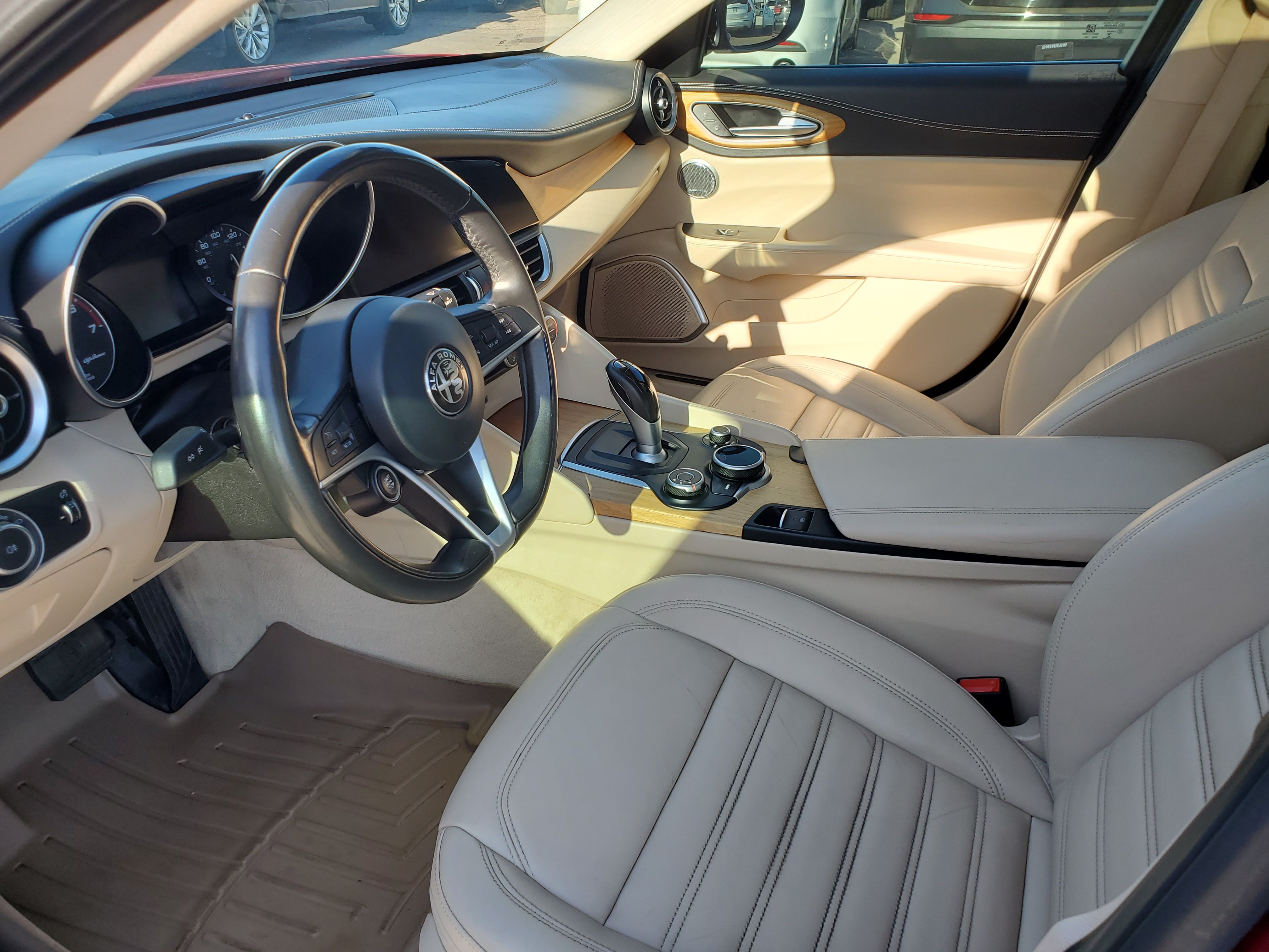 RED, 2017 ALFA ROMEO GIULIA Image 21