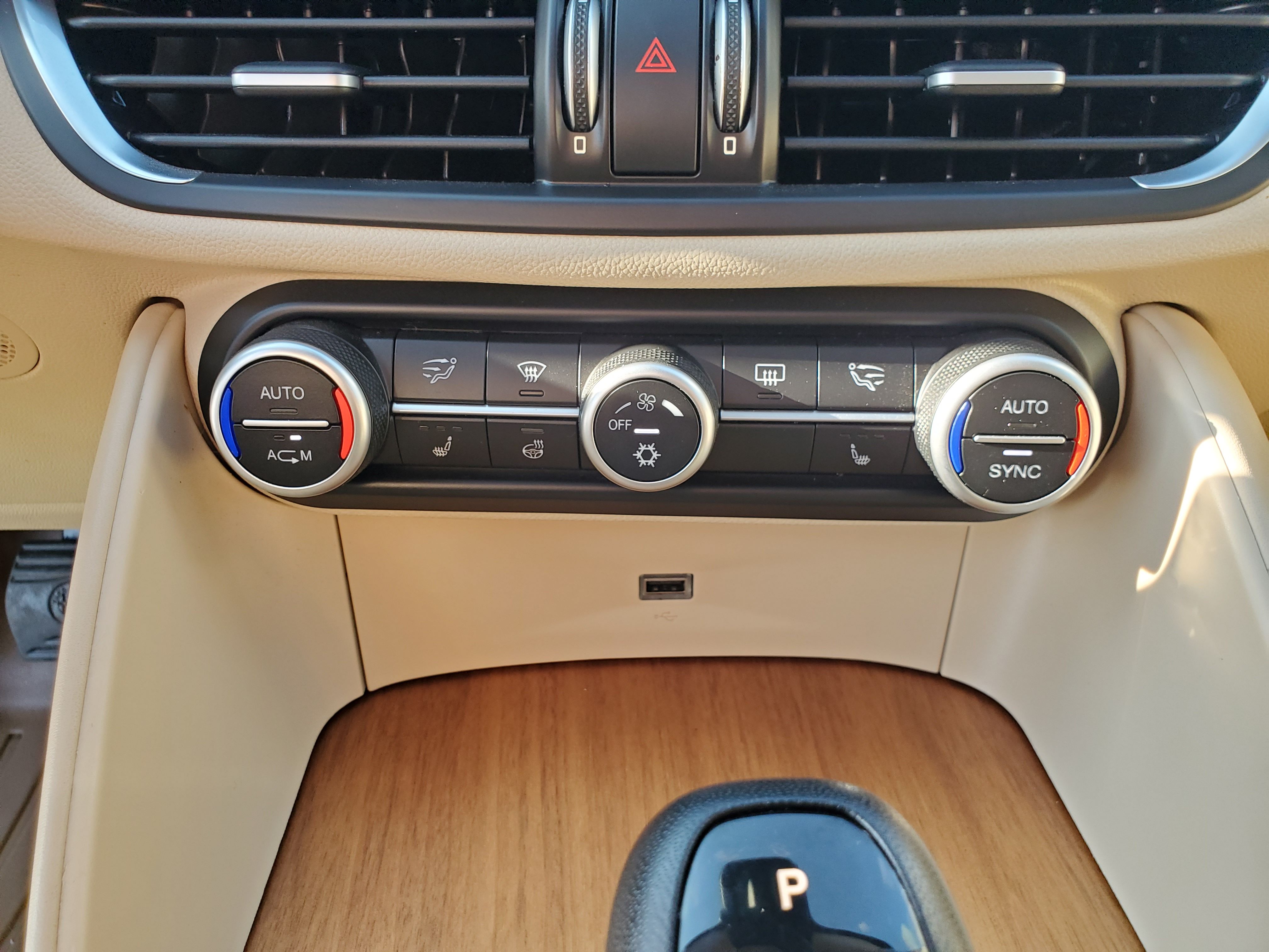 RED, 2017 ALFA ROMEO GIULIA Image 31