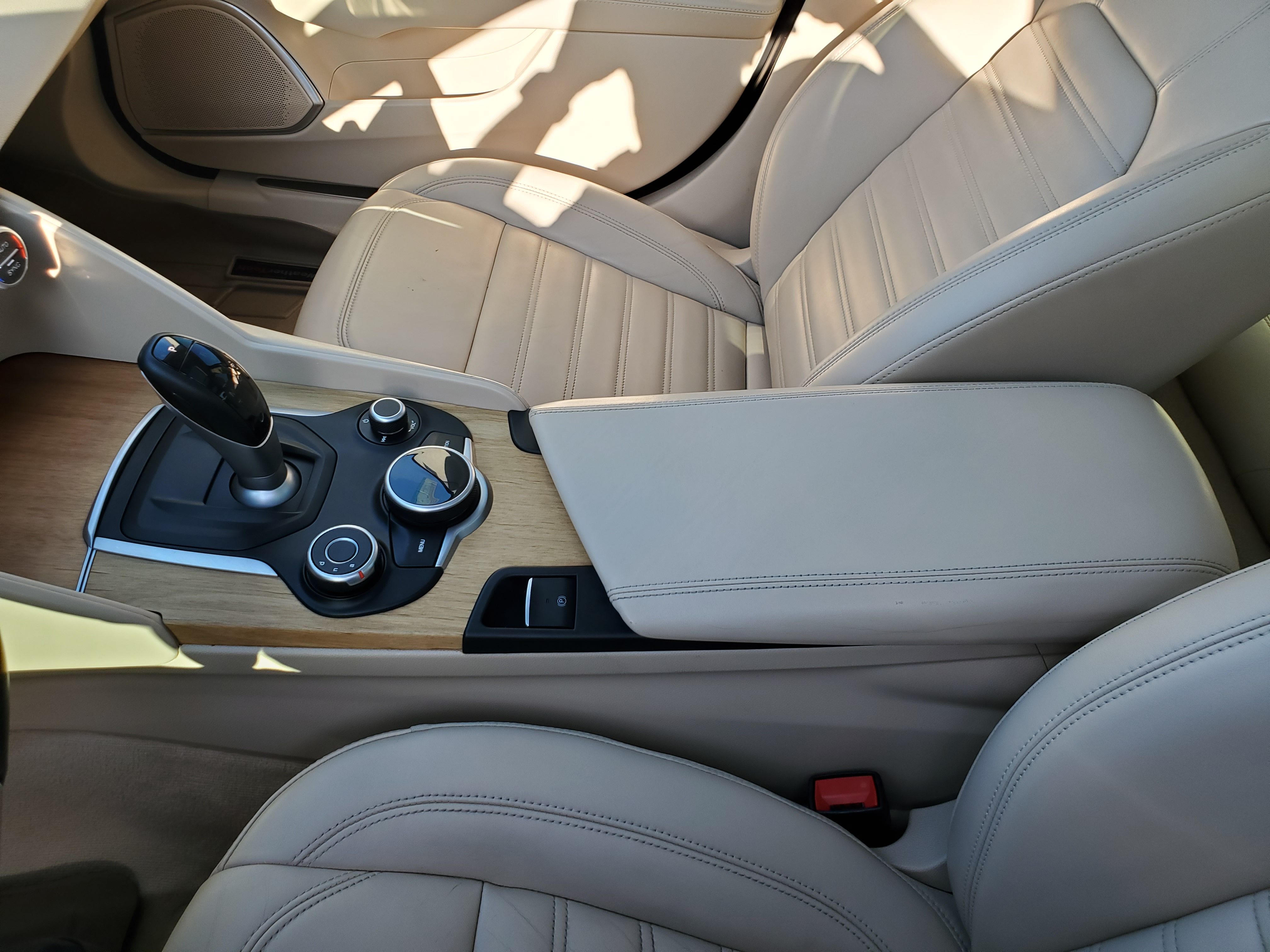 RED, 2017 ALFA ROMEO GIULIA Image 34