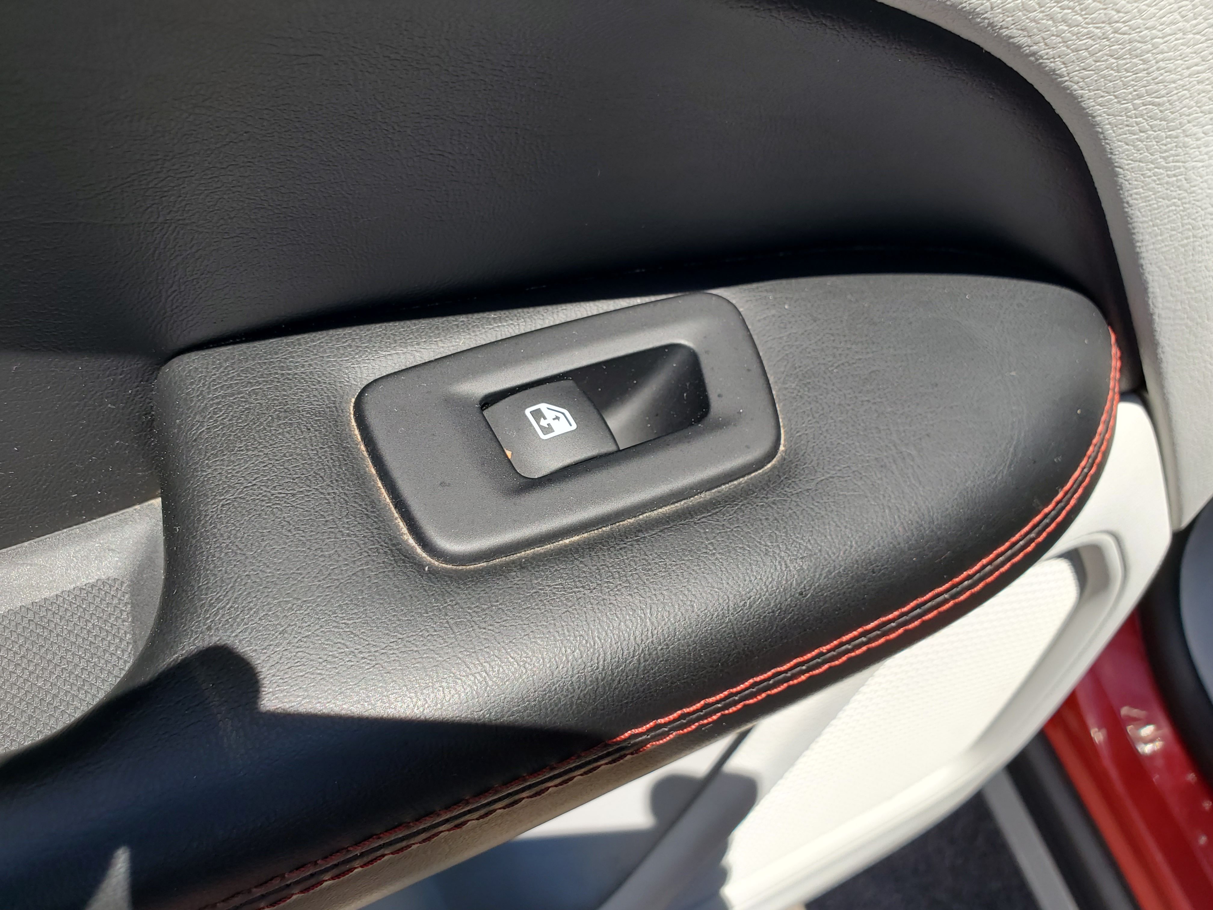 RED, 2017 JEEP COMPASS Image 39