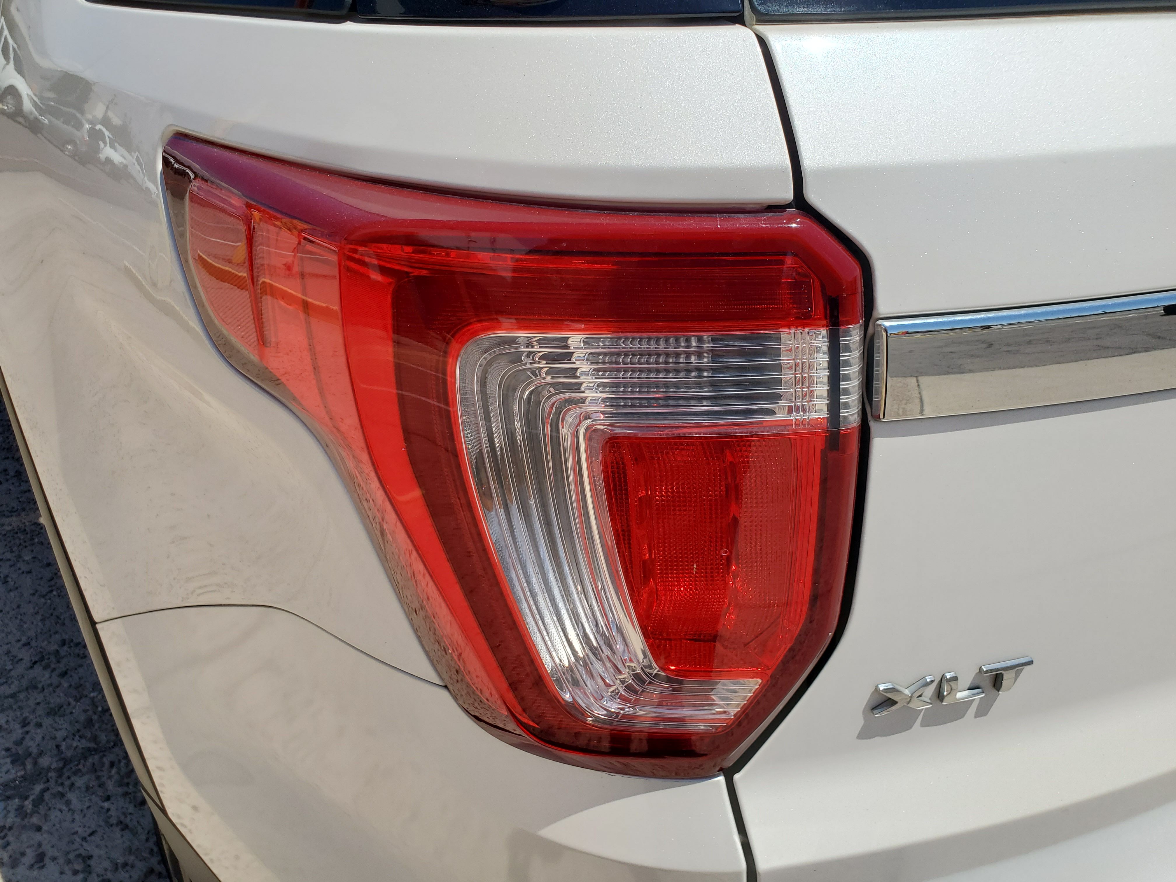 WHITE, 2017 FORD EXPLORER Image 13