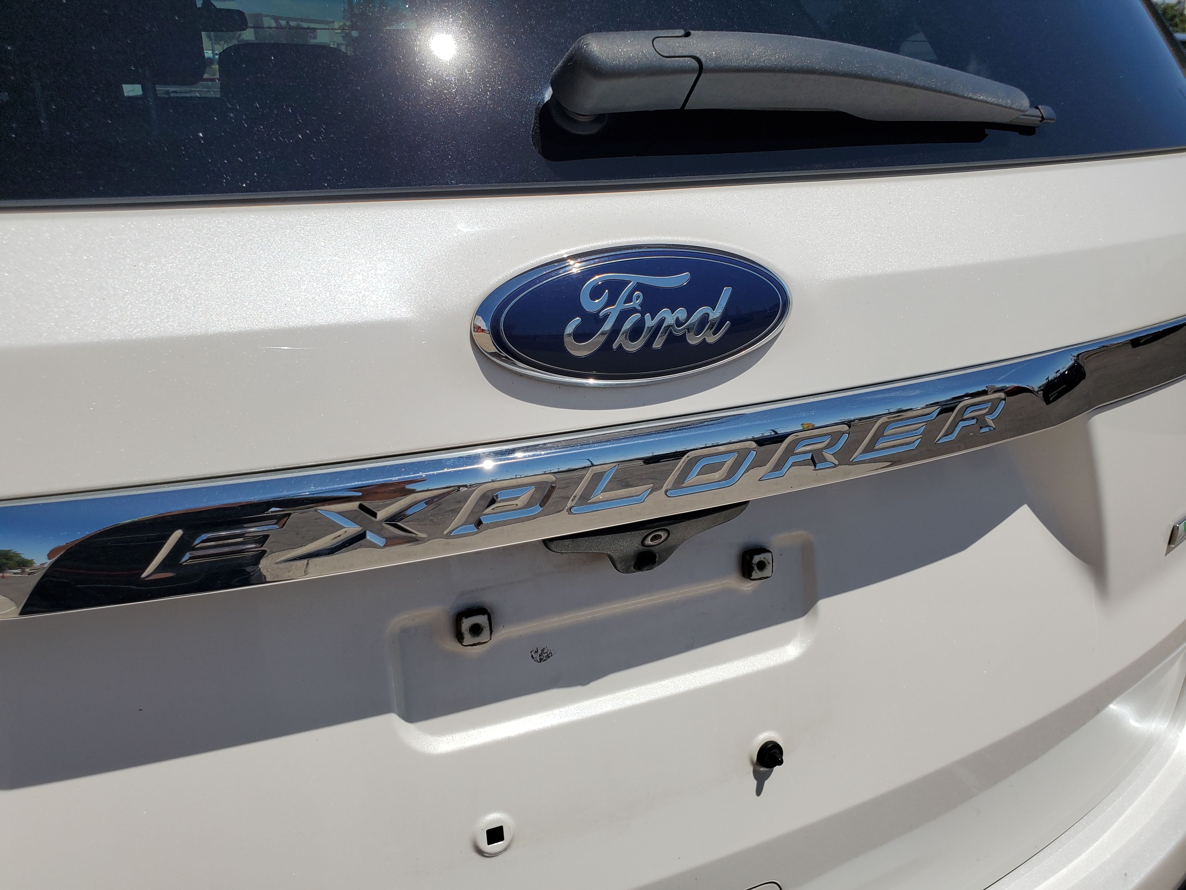 WHITE, 2017 FORD EXPLORER Image 15