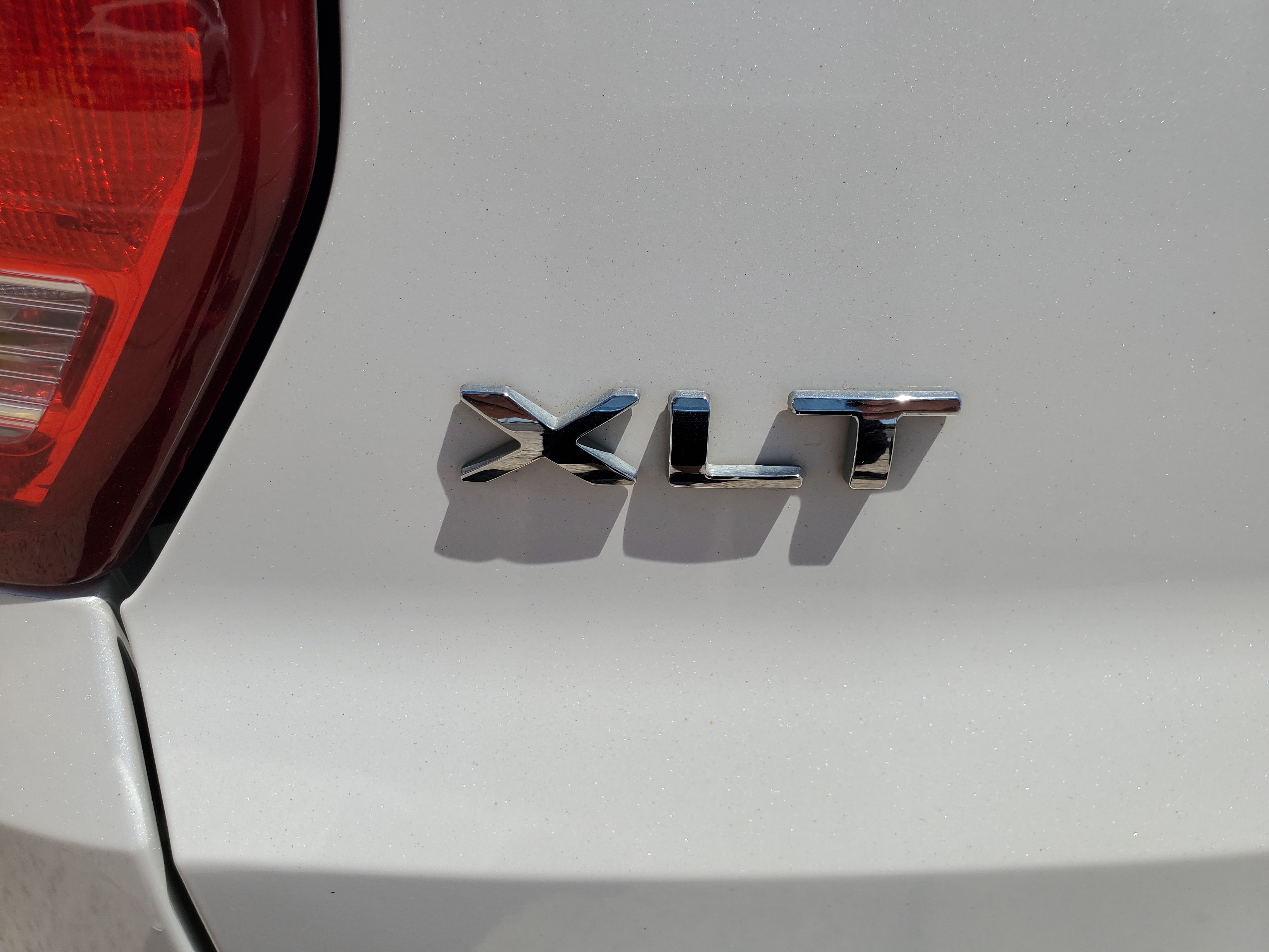 WHITE, 2017 FORD EXPLORER Image 16