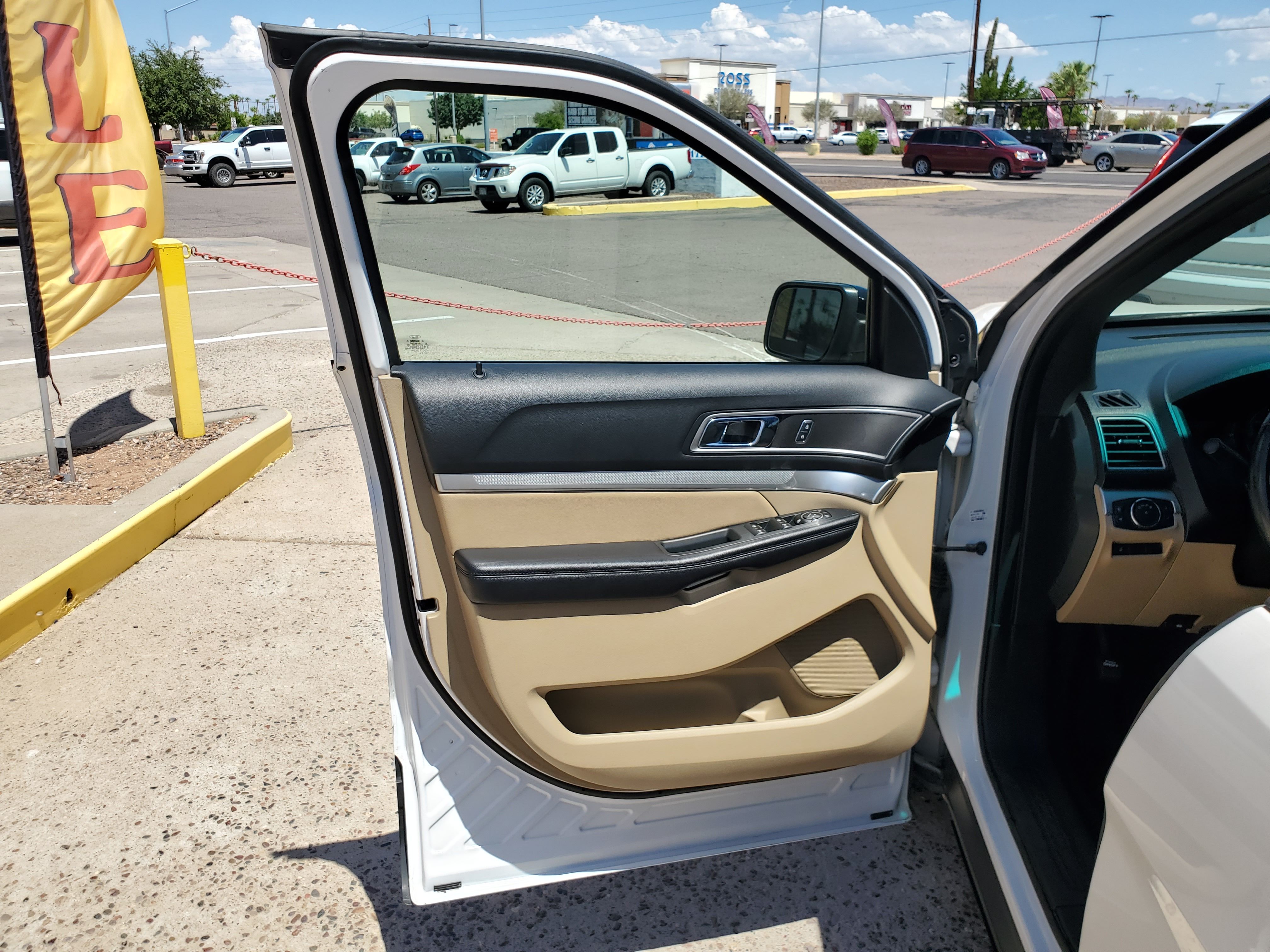 WHITE, 2017 FORD EXPLORER Image 19