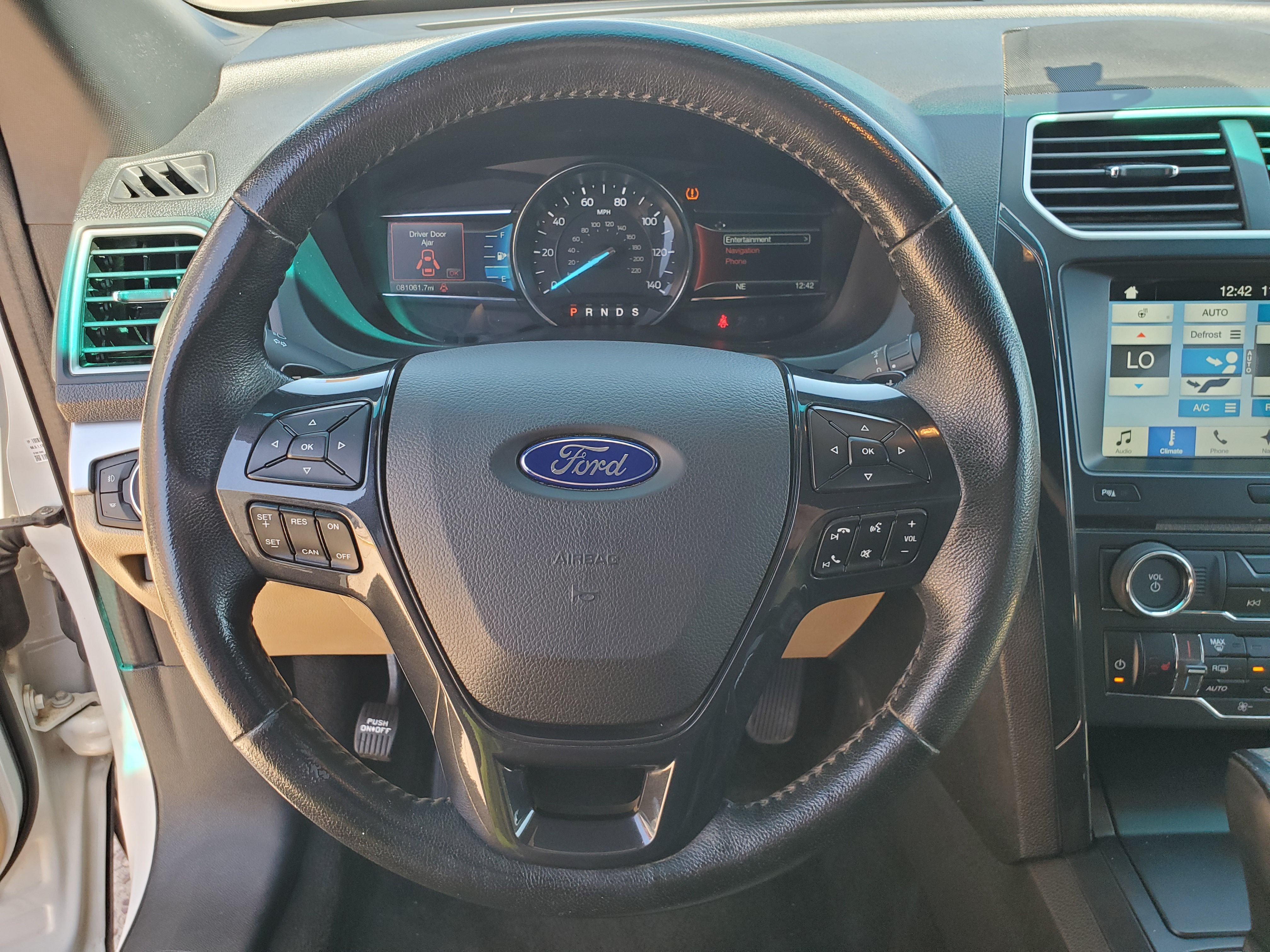 WHITE, 2017 FORD EXPLORER Image 24