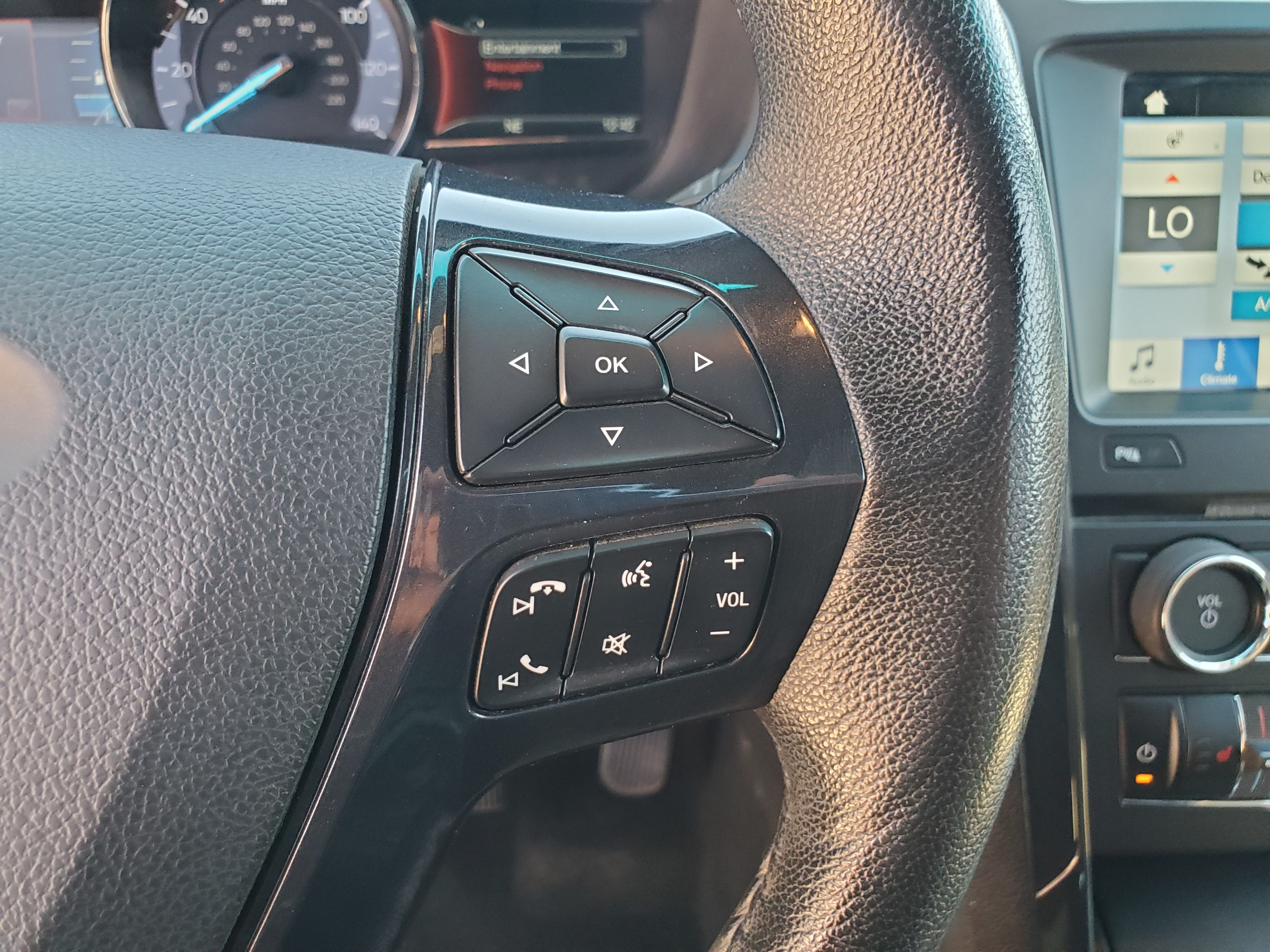 WHITE, 2017 FORD EXPLORER Image 25
