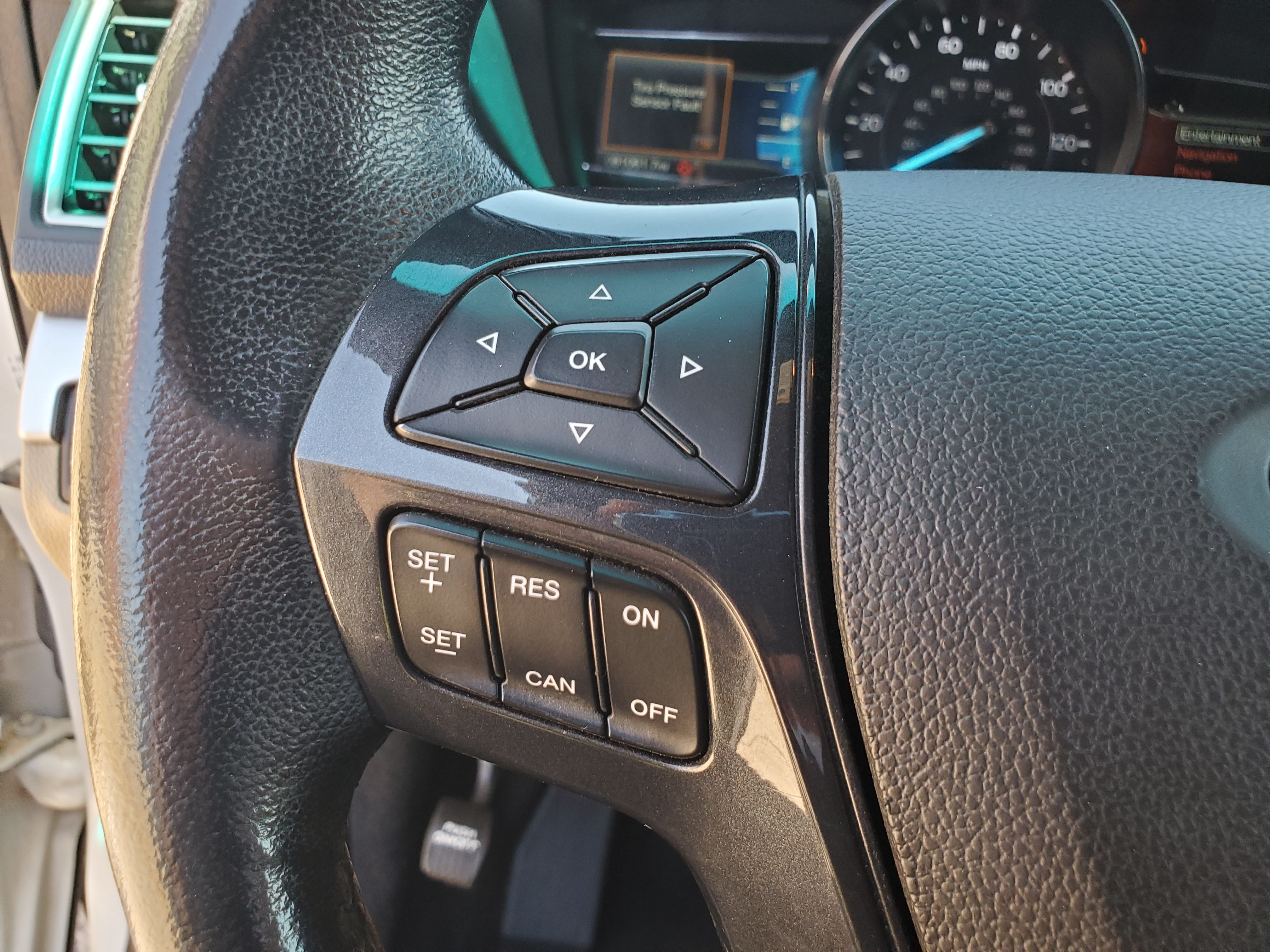 WHITE, 2017 FORD EXPLORER Image 26