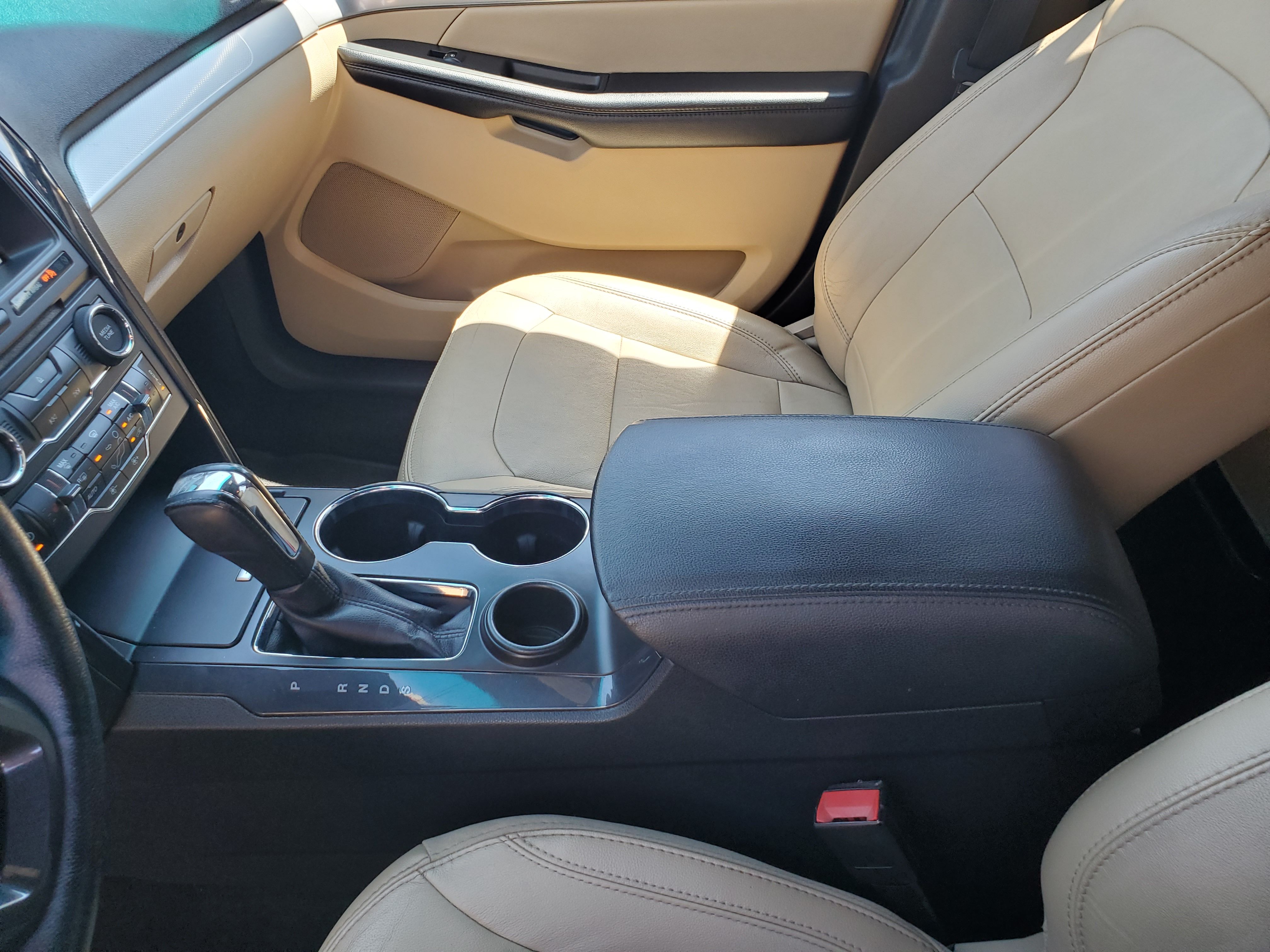 WHITE, 2017 FORD EXPLORER Image 33