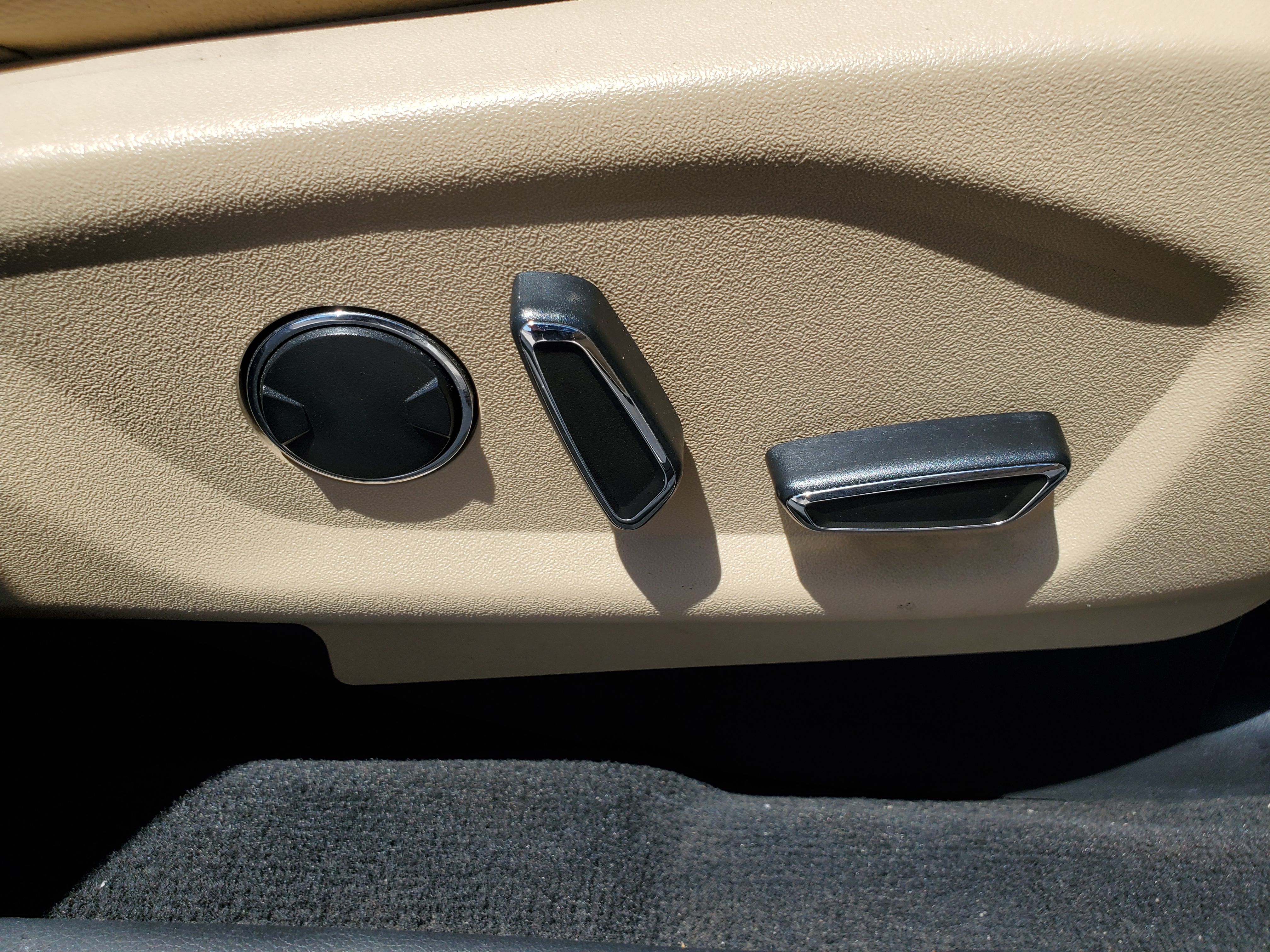 WHITE, 2017 FORD EXPLORER Image 38