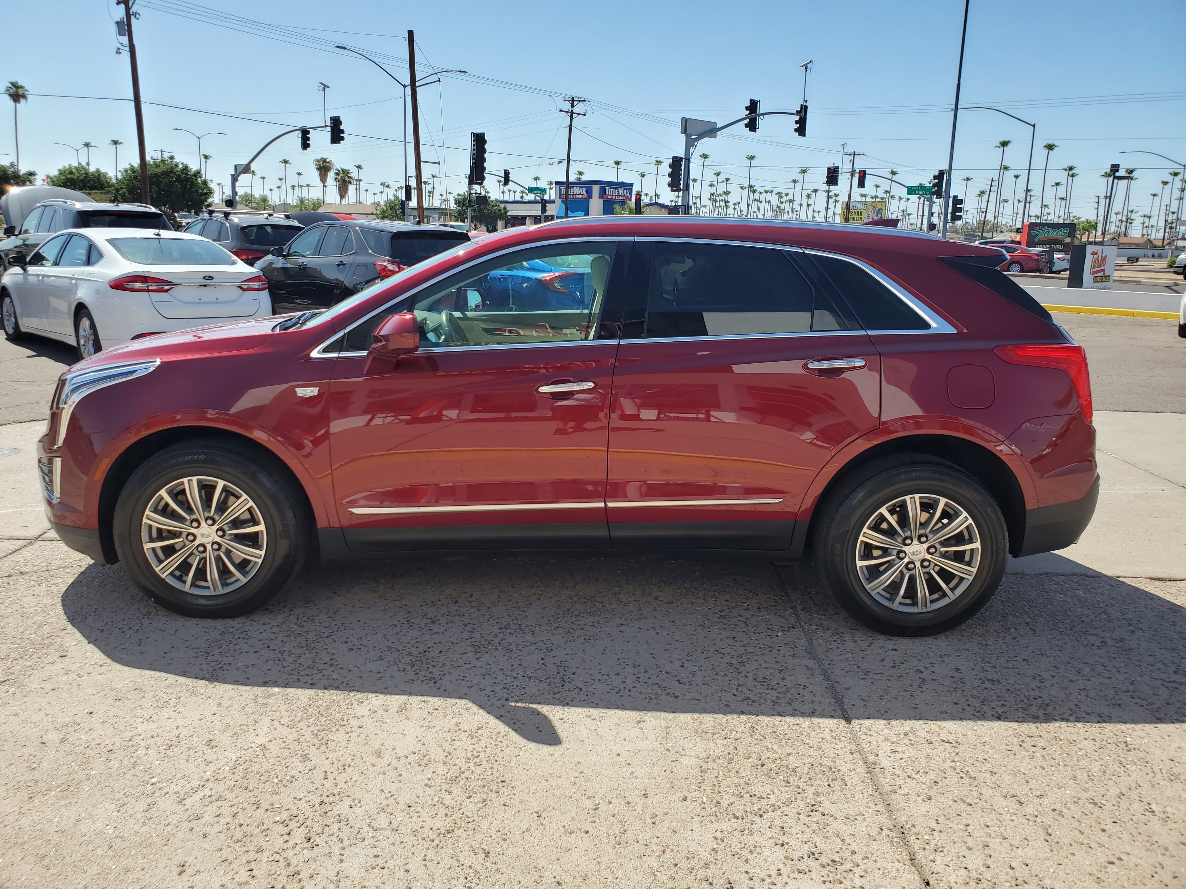 RED, 2017 CADILLAC XT5 Image 2