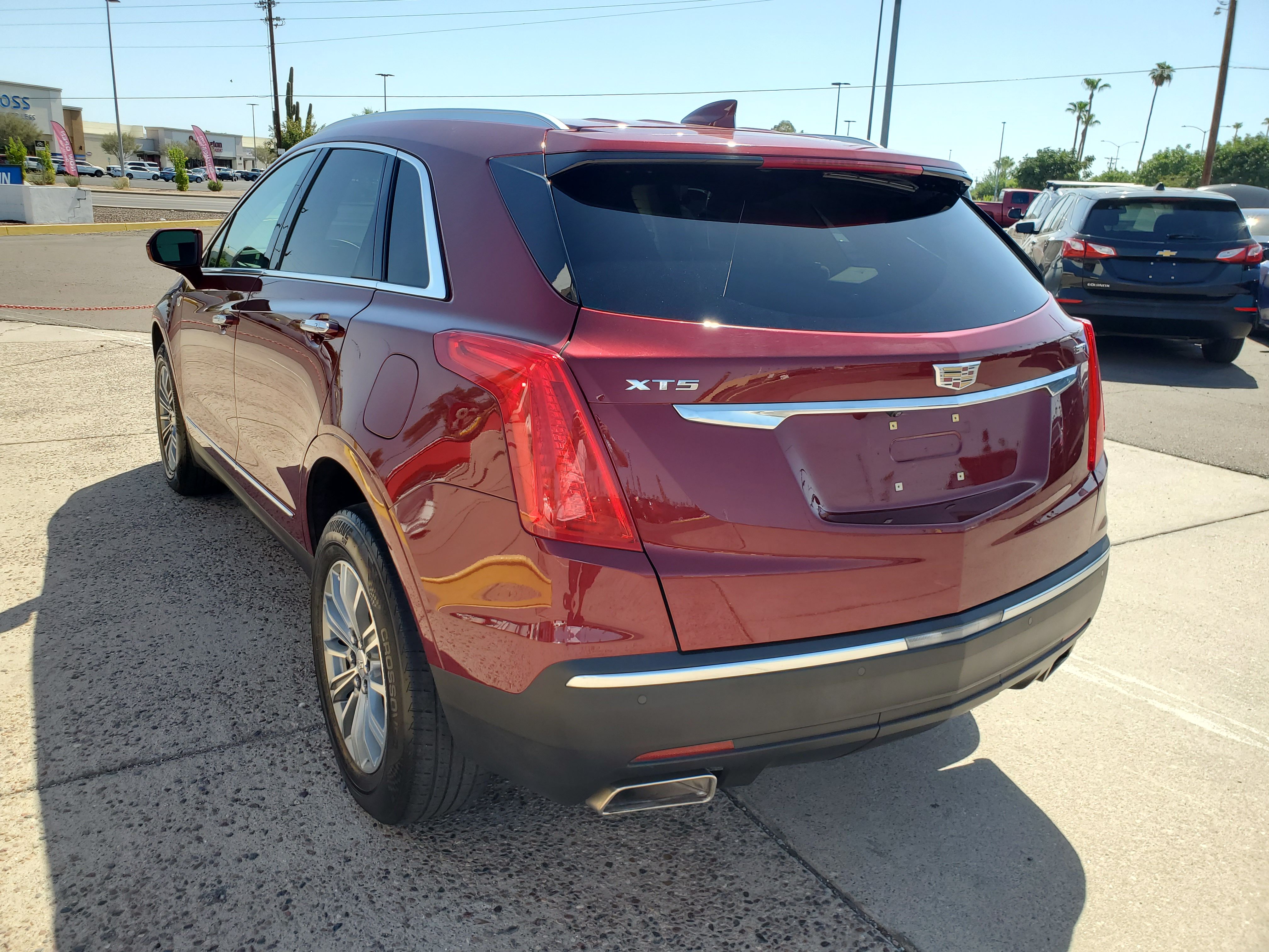 RED, 2017 CADILLAC XT5 Image 3