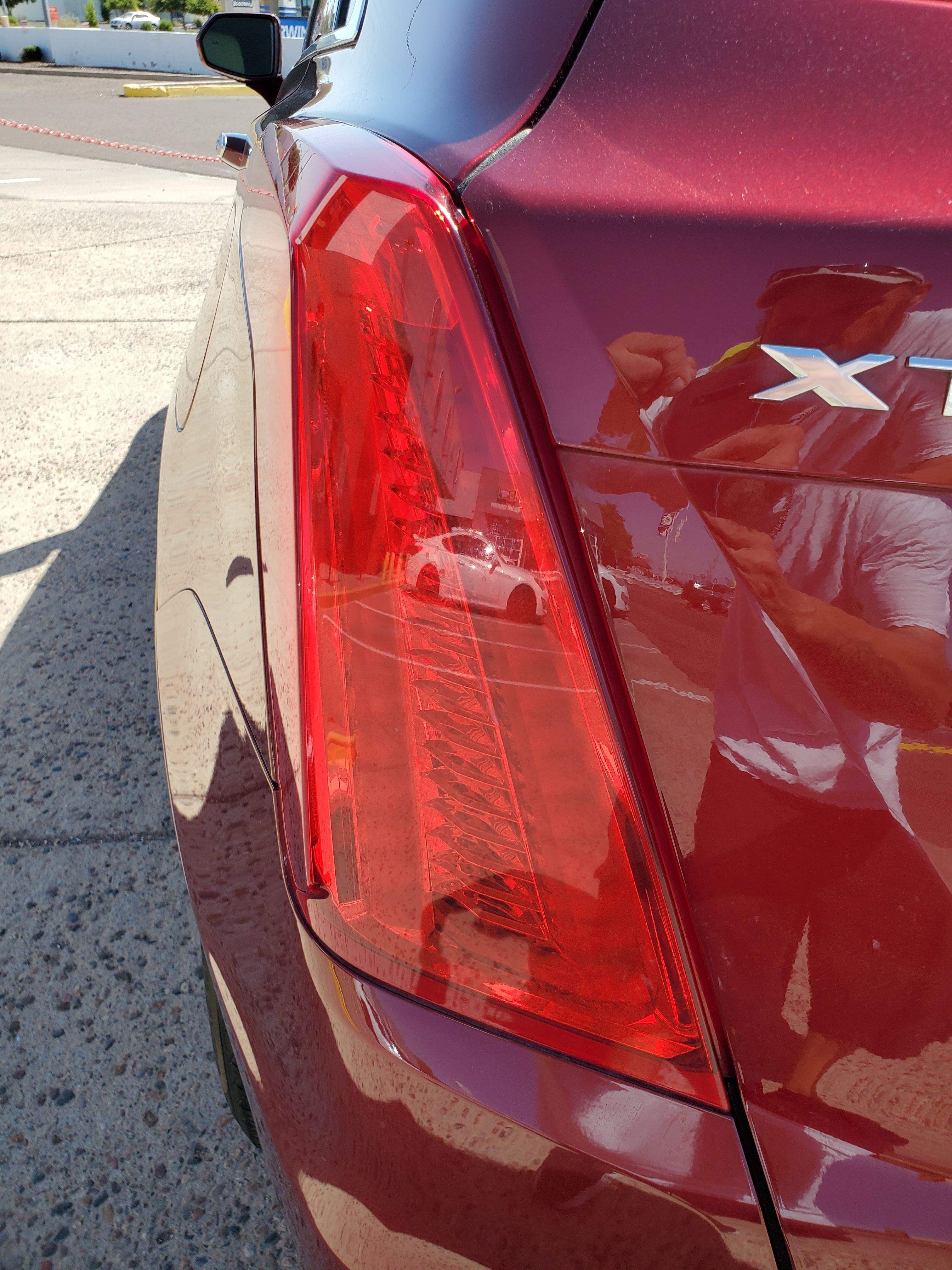 RED, 2017 CADILLAC XT5 Image 12