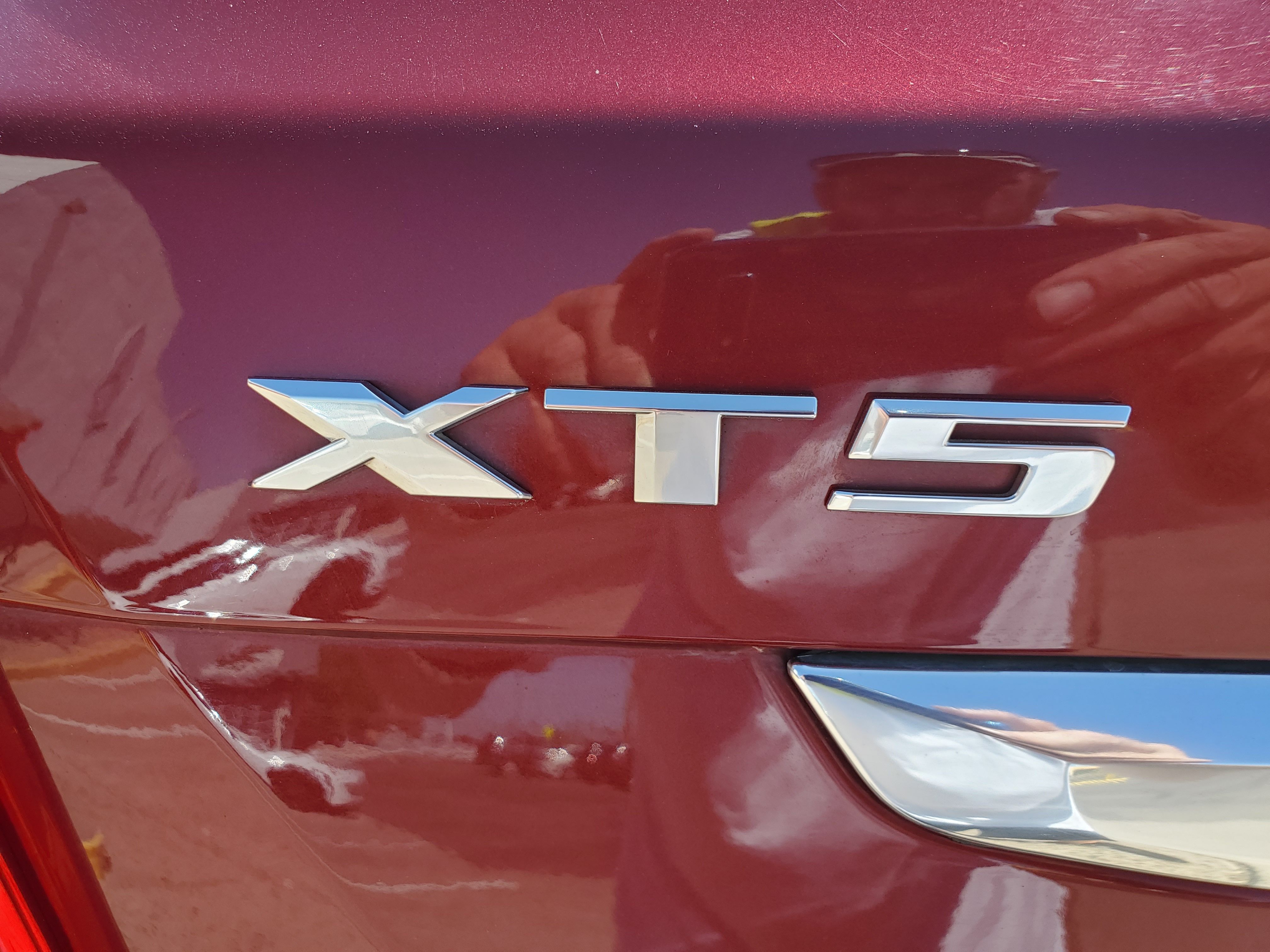 RED, 2017 CADILLAC XT5 Image 15