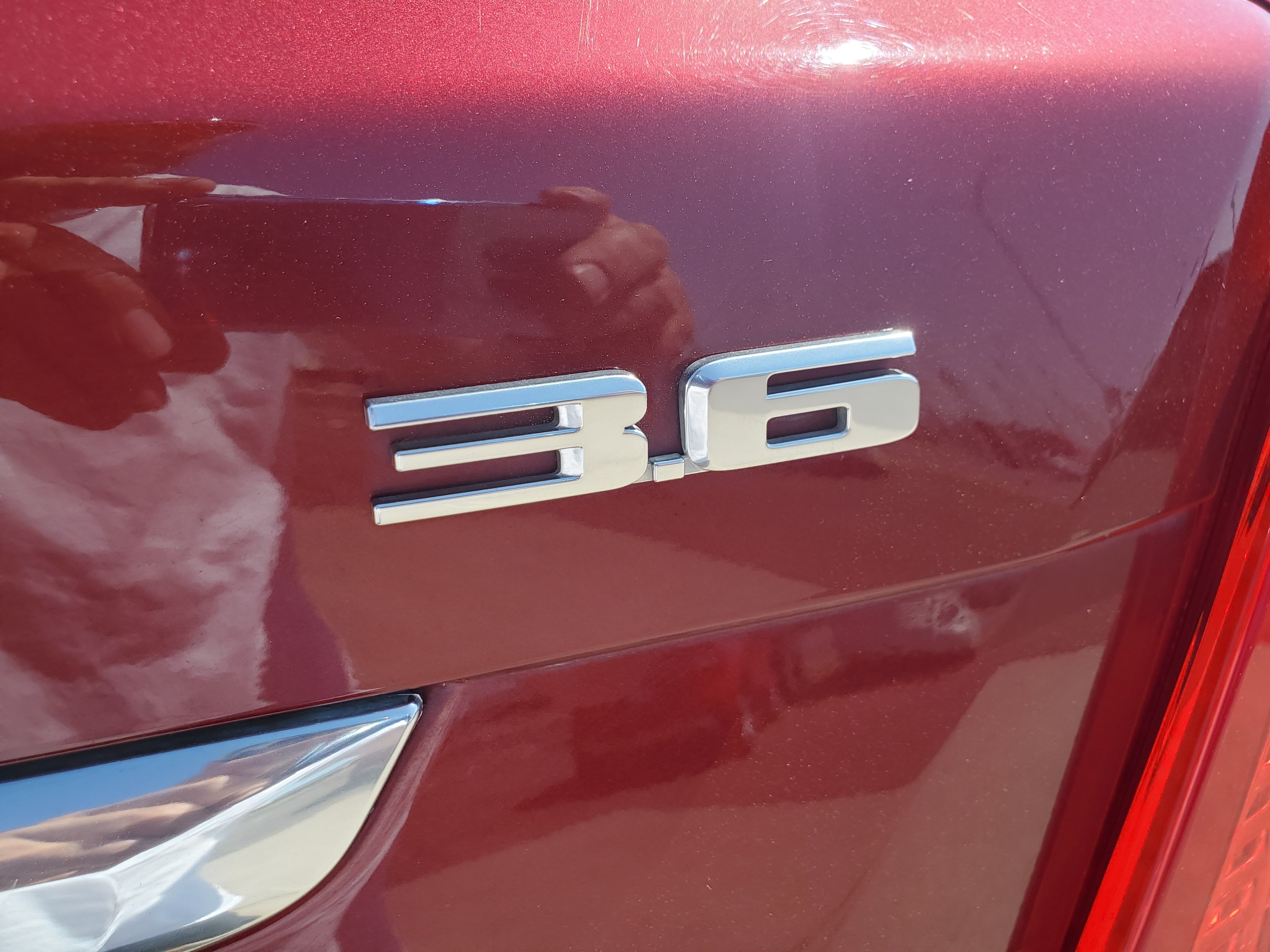 RED, 2017 CADILLAC XT5 Image 16