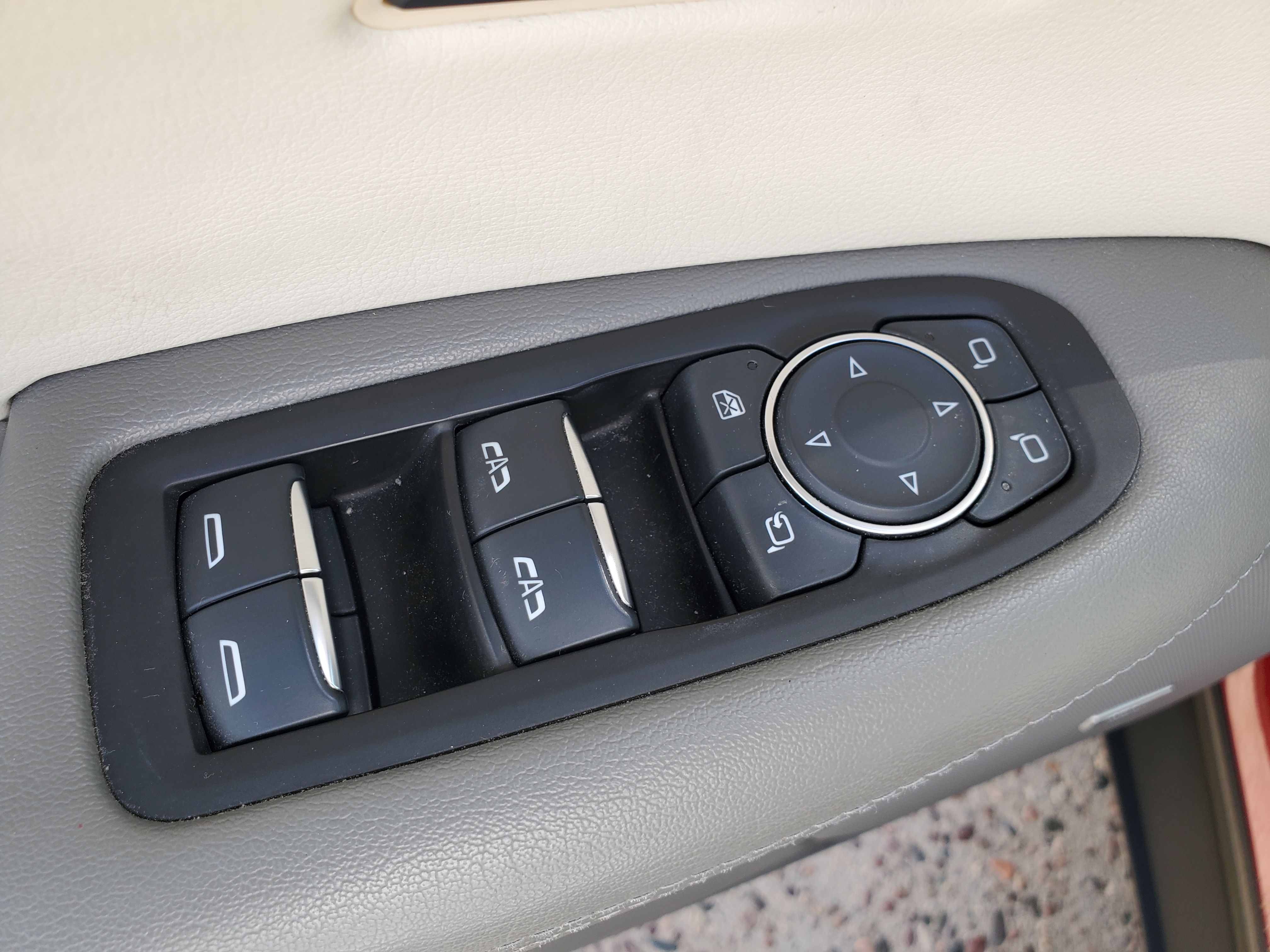 RED, 2017 CADILLAC XT5 Image 19