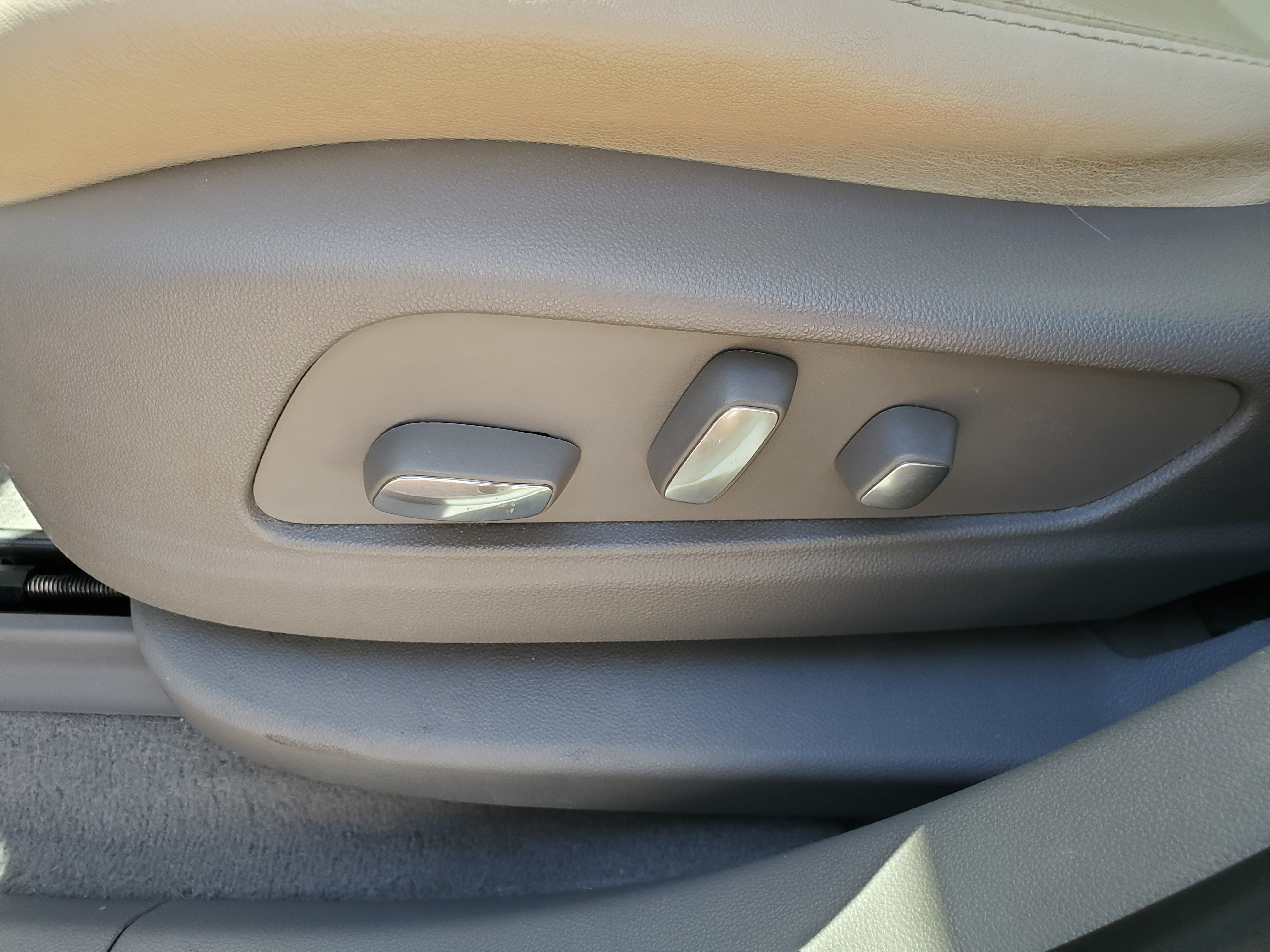 RED, 2017 CADILLAC XT5 Image 20