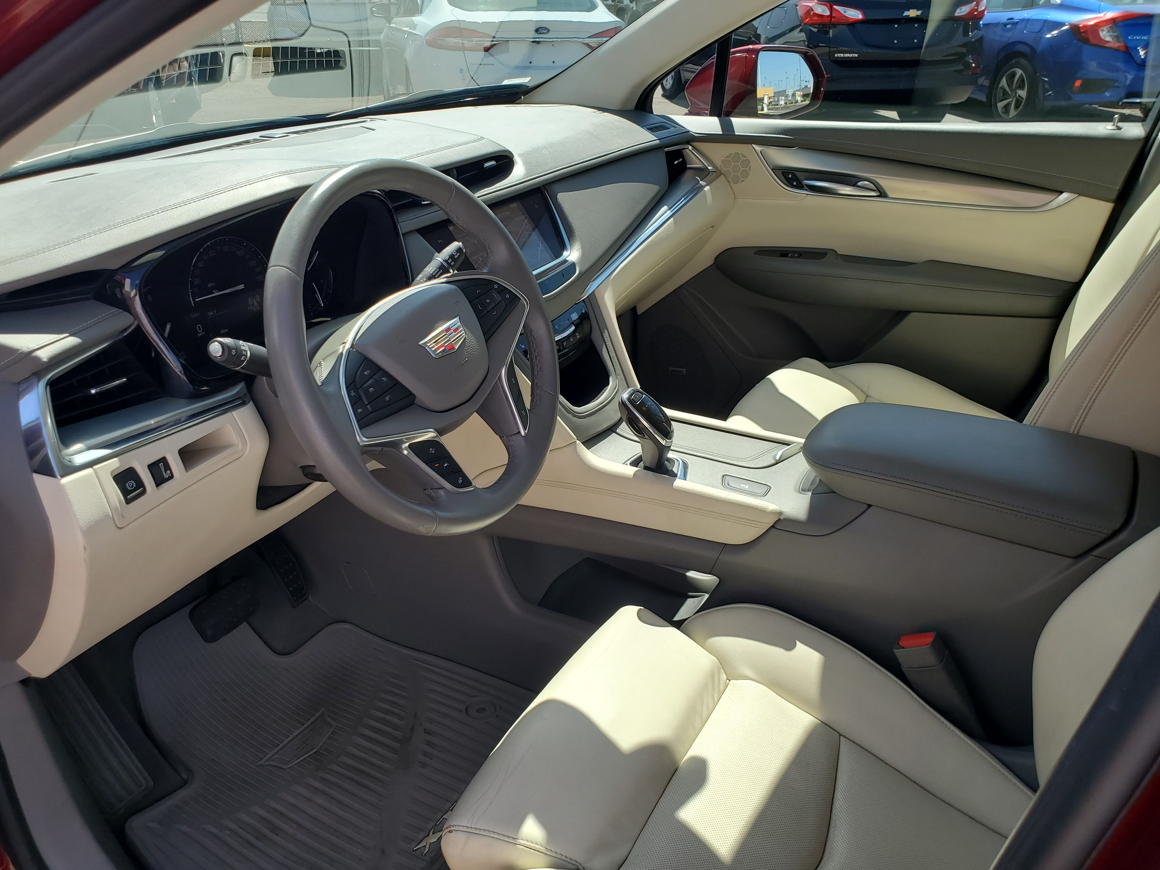 RED, 2017 CADILLAC XT5 Image 21