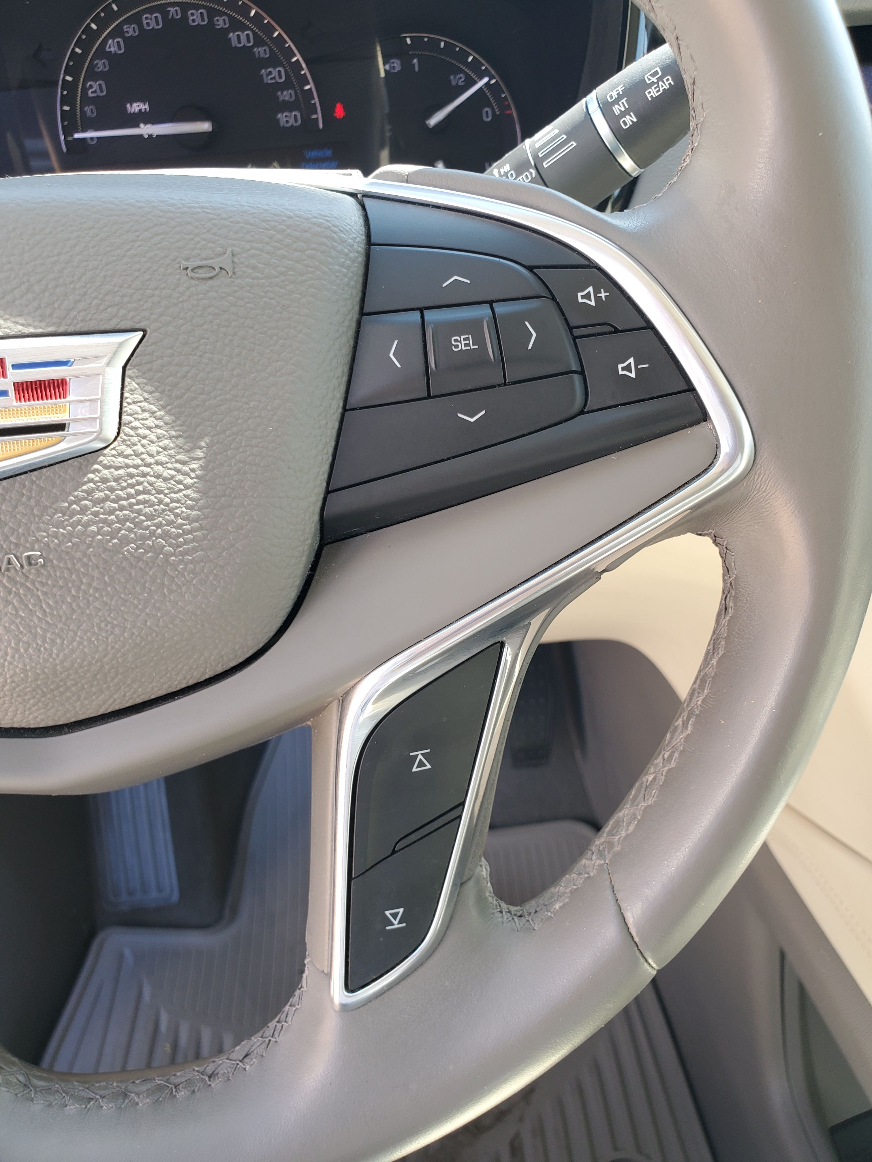 RED, 2017 CADILLAC XT5 Image 24