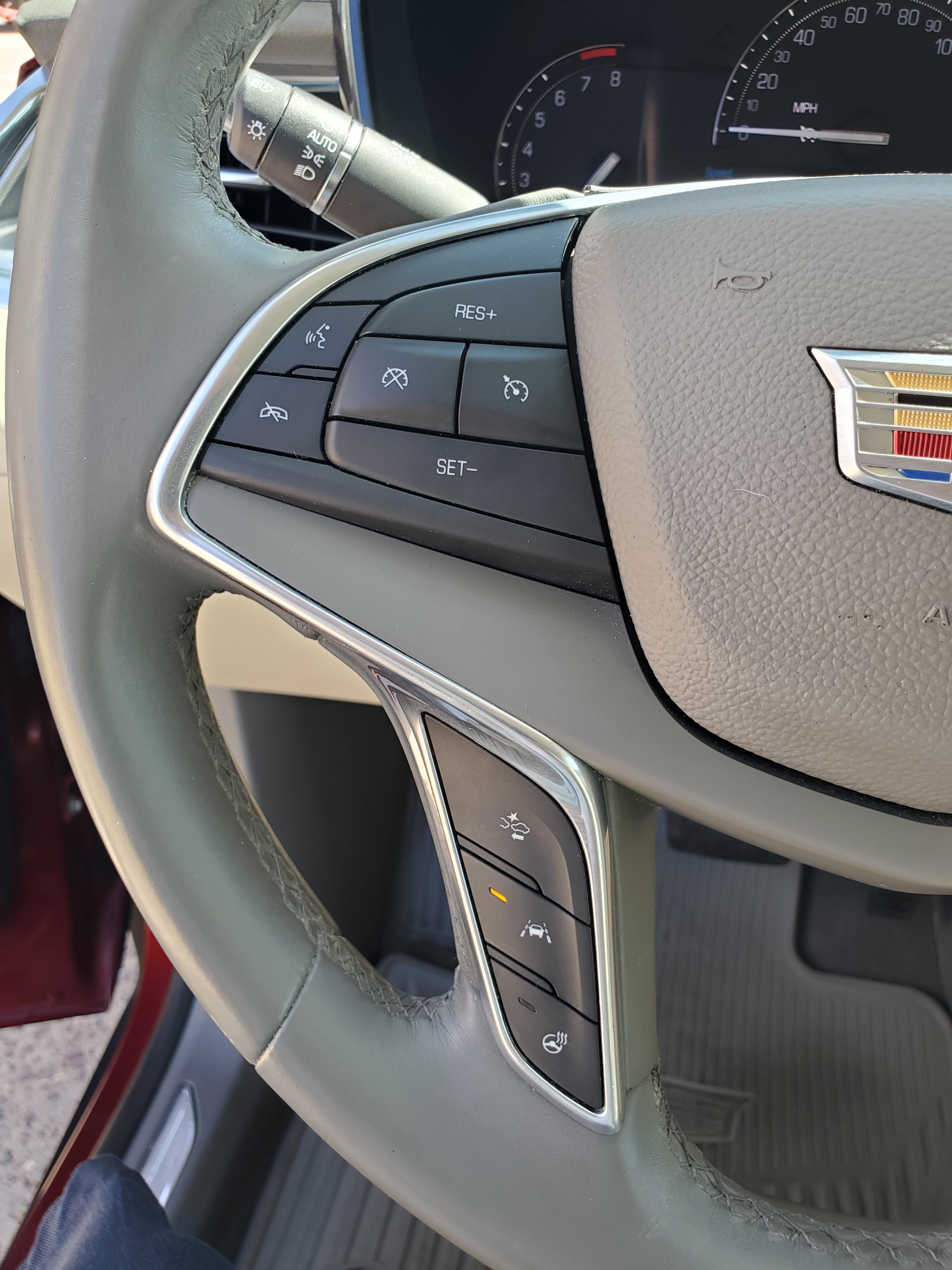 RED, 2017 CADILLAC XT5 Image 25