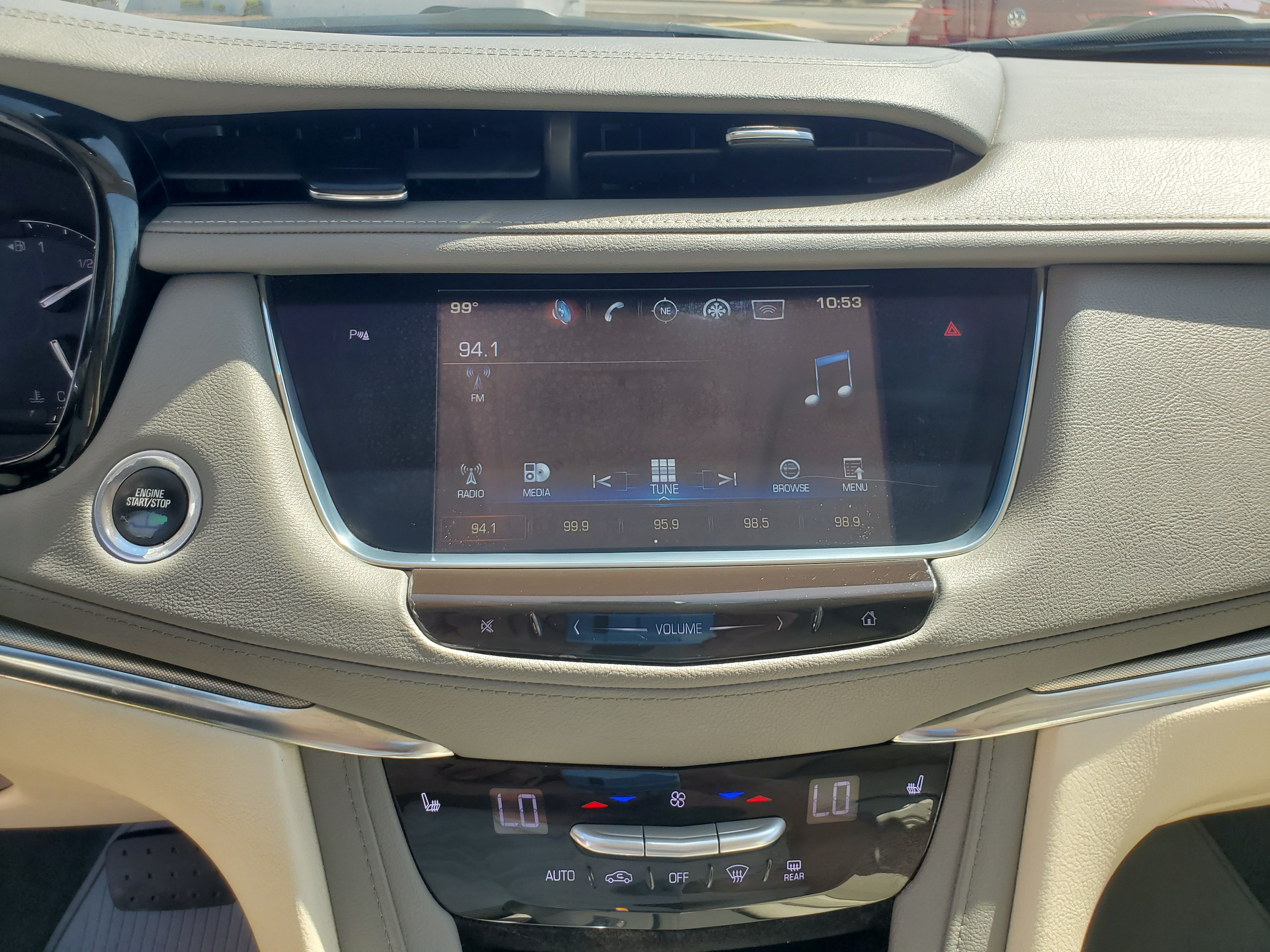 RED, 2017 CADILLAC XT5 Image 29