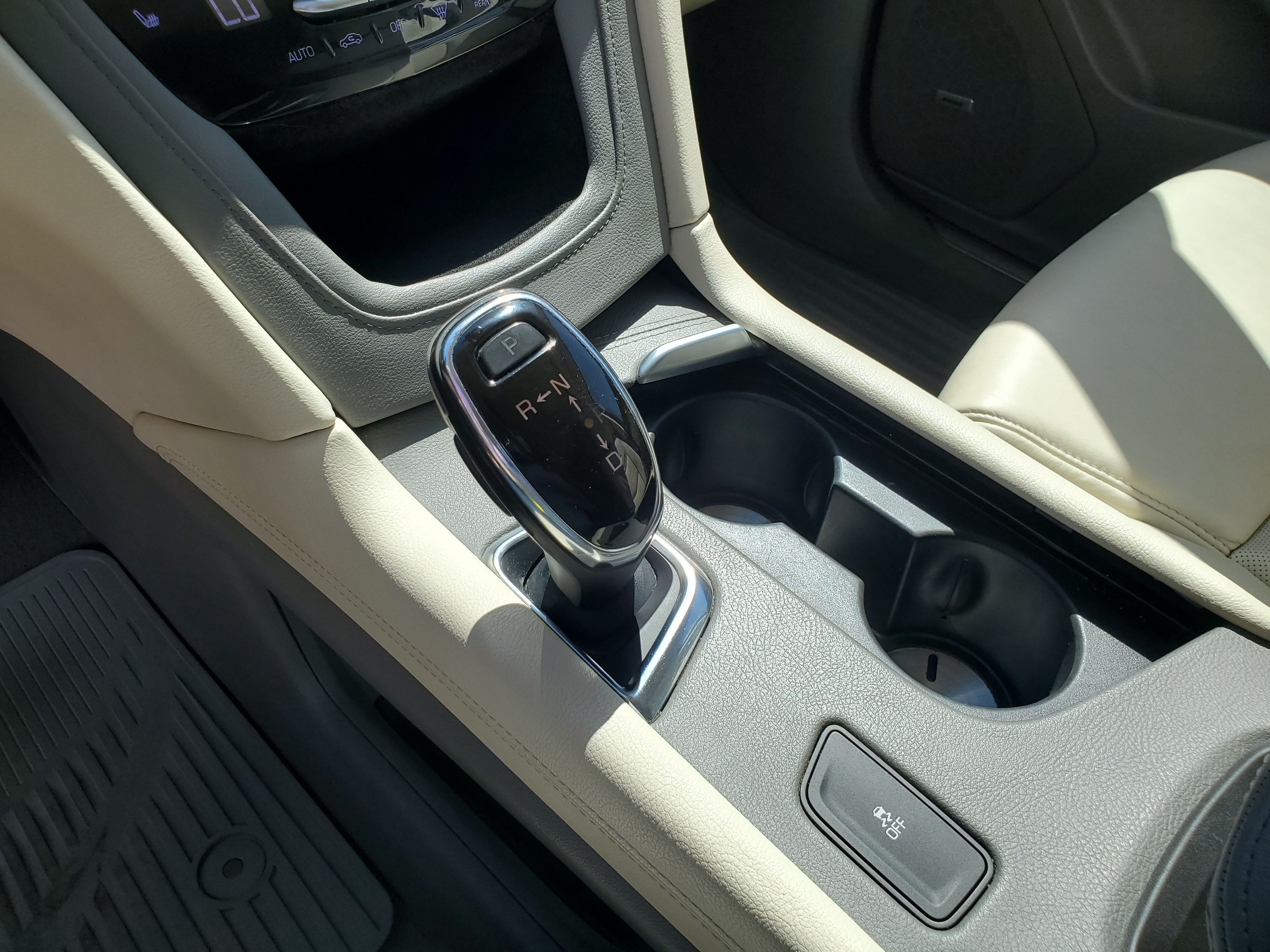 RED, 2017 CADILLAC XT5 Image 31