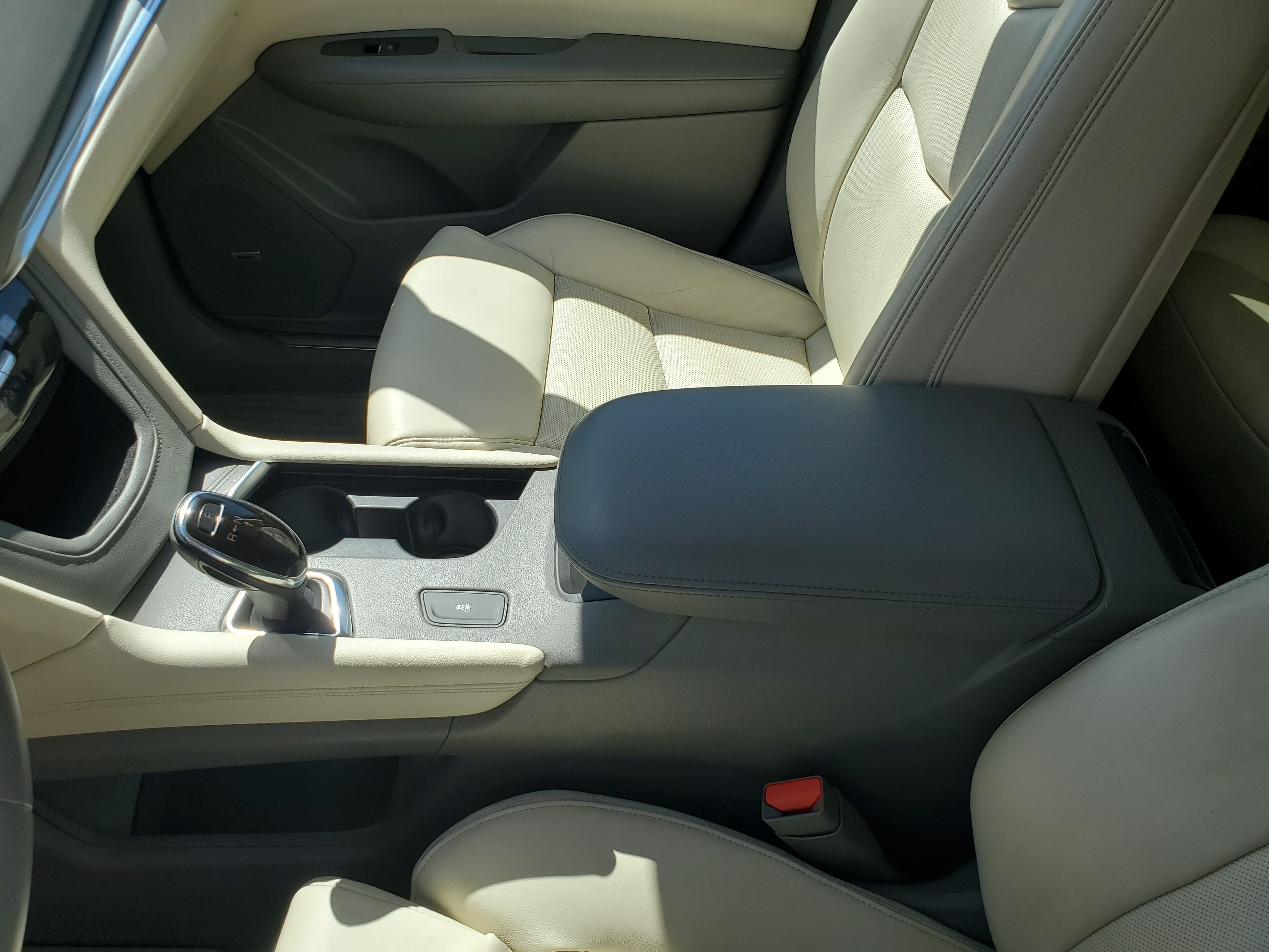 RED, 2017 CADILLAC XT5 Image 32