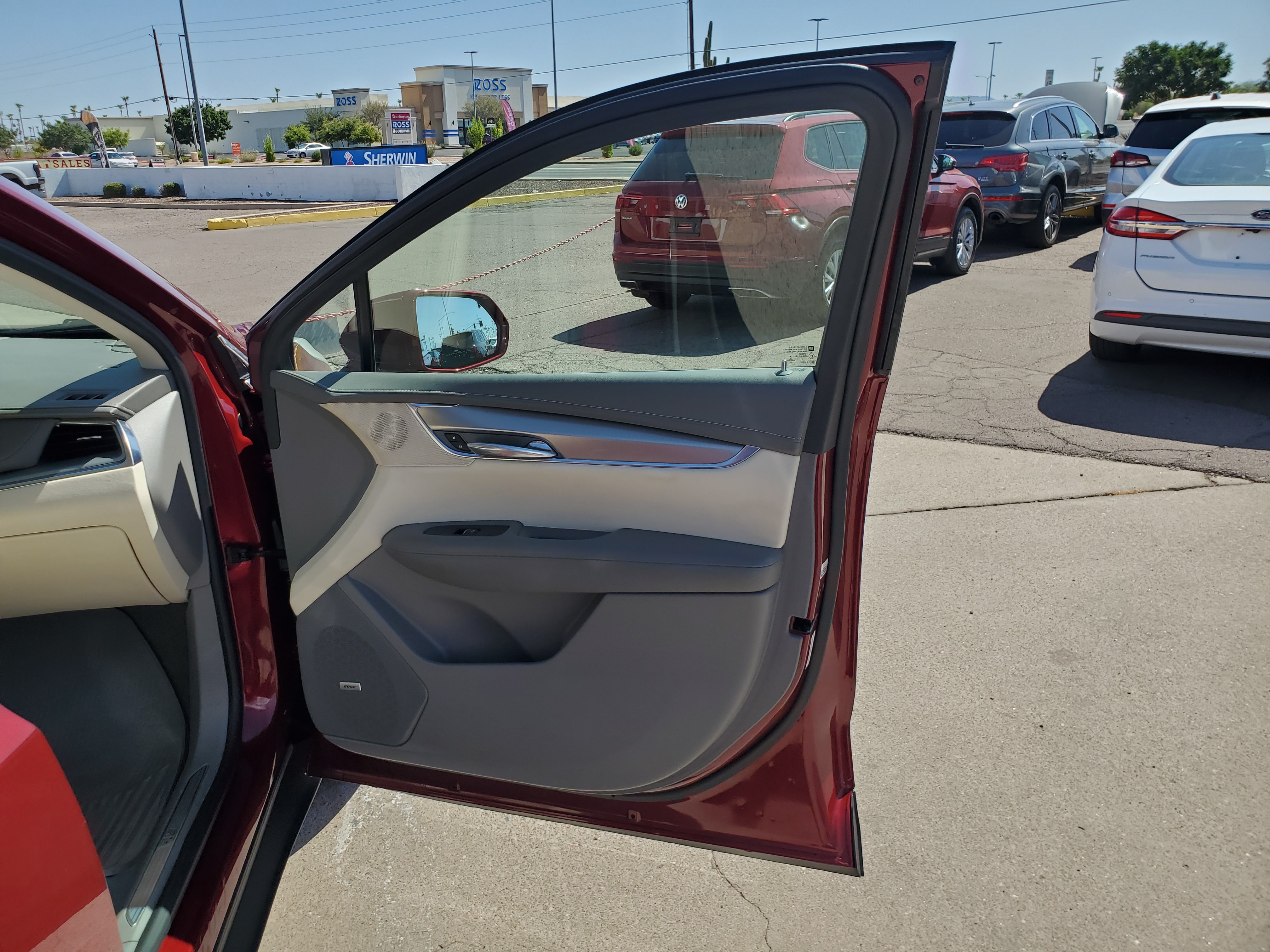 RED, 2017 CADILLAC XT5 Image 34