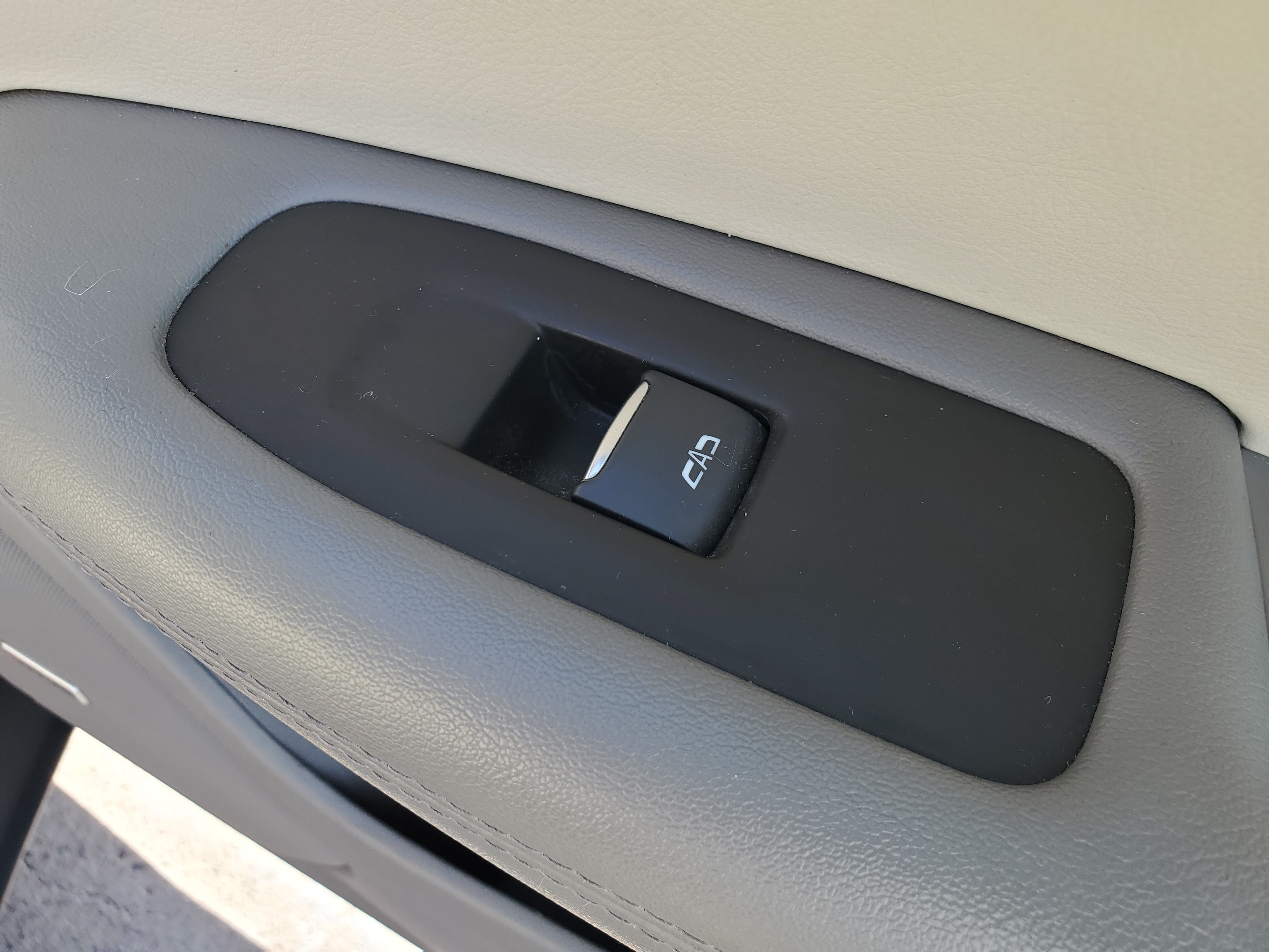 RED, 2017 CADILLAC XT5 Image 35