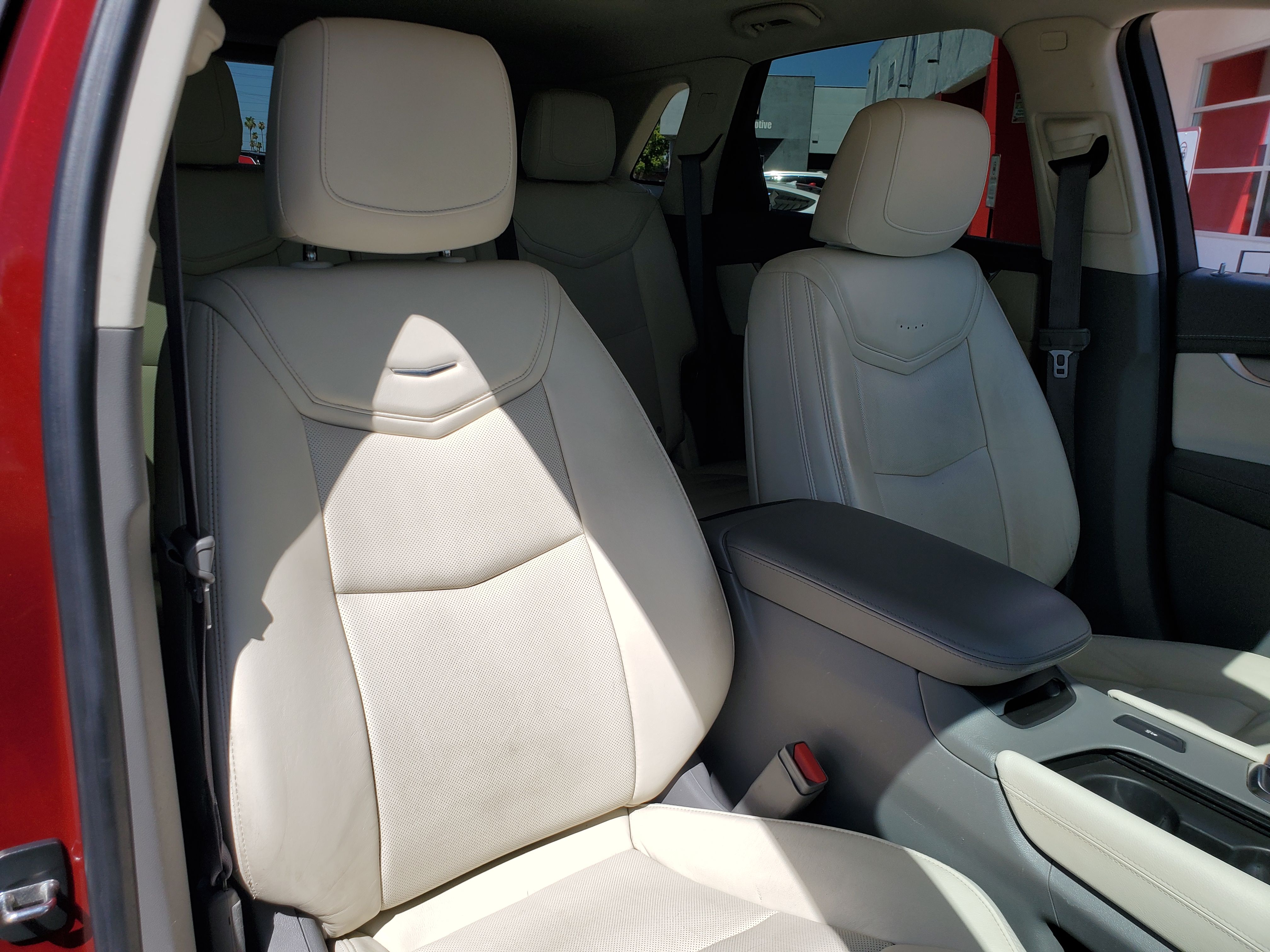 RED, 2017 CADILLAC XT5 Image 38