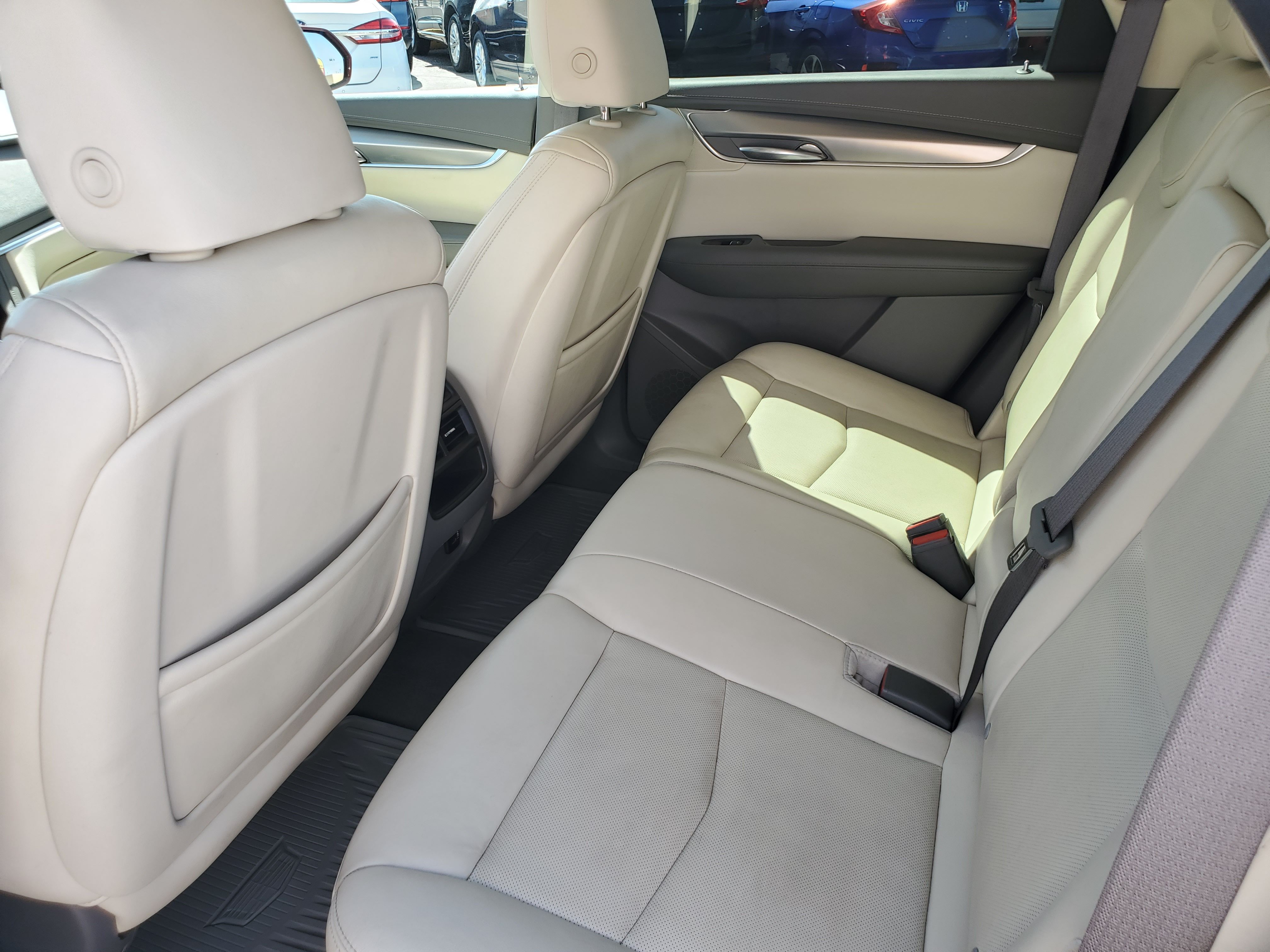 RED, 2017 CADILLAC XT5 Image 41