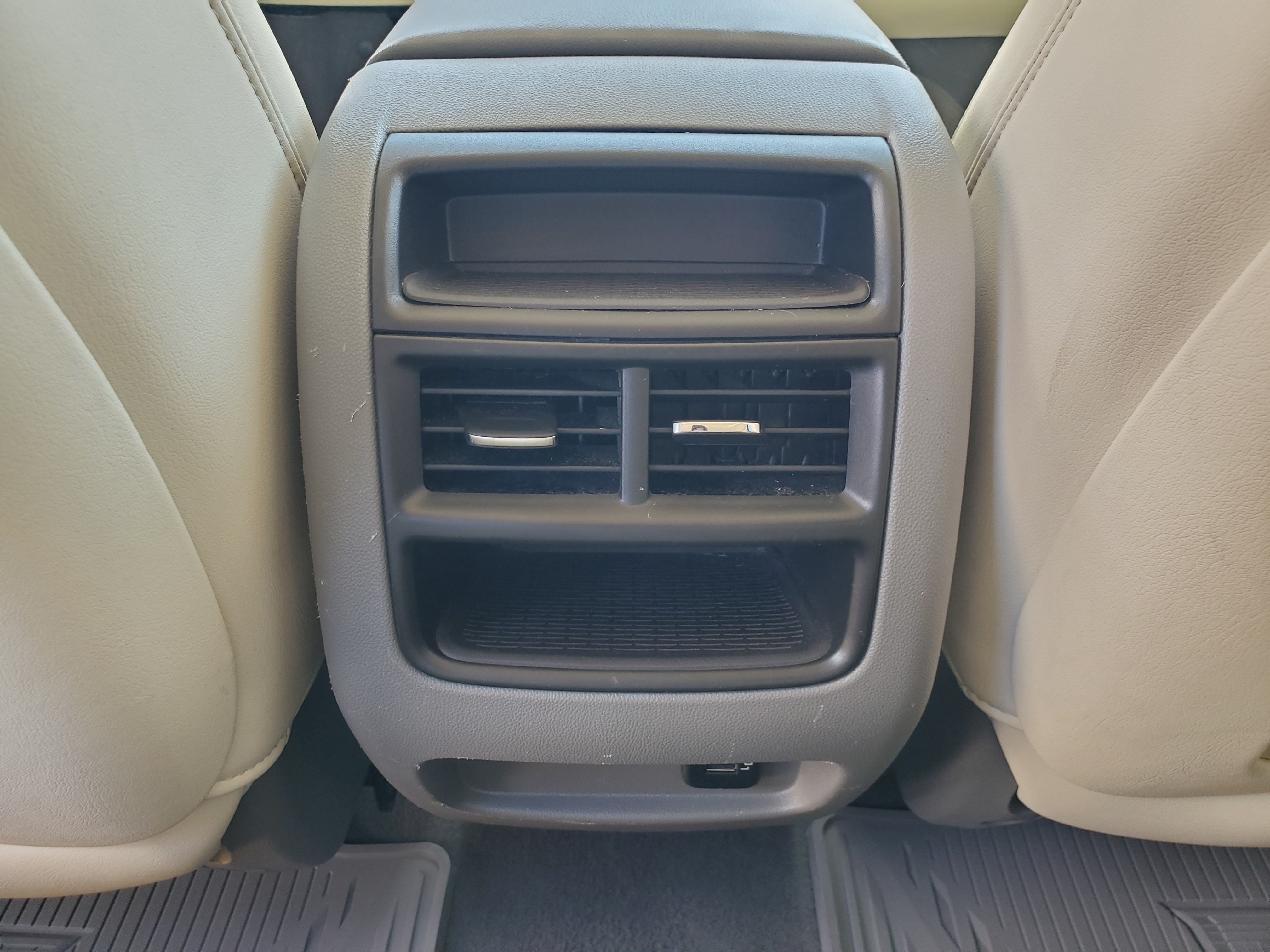 RED, 2017 CADILLAC XT5 Image 42