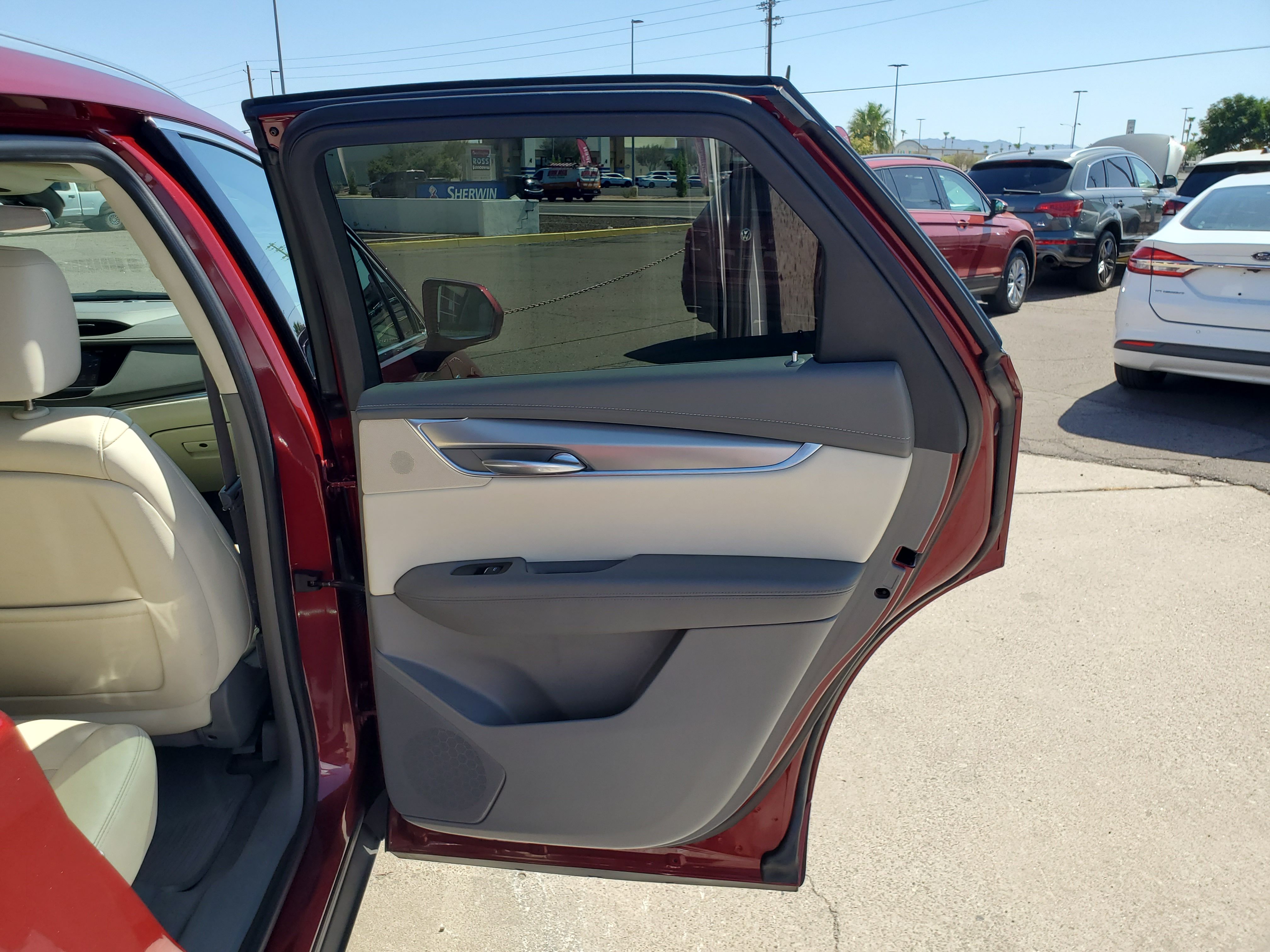 RED, 2017 CADILLAC XT5 Image 44