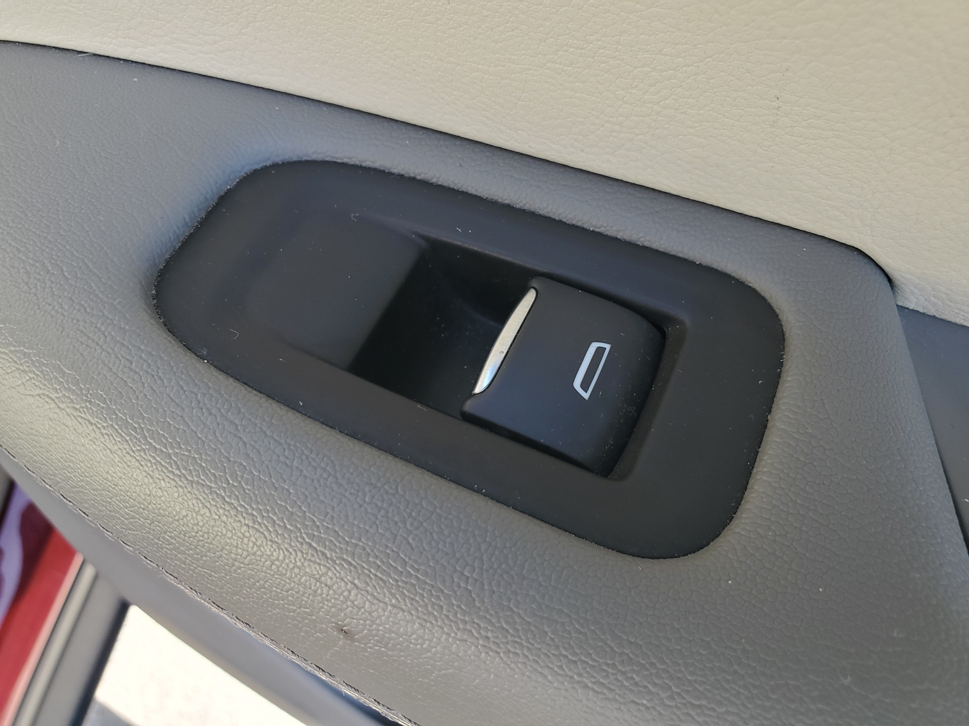 RED, 2017 CADILLAC XT5 Image 45